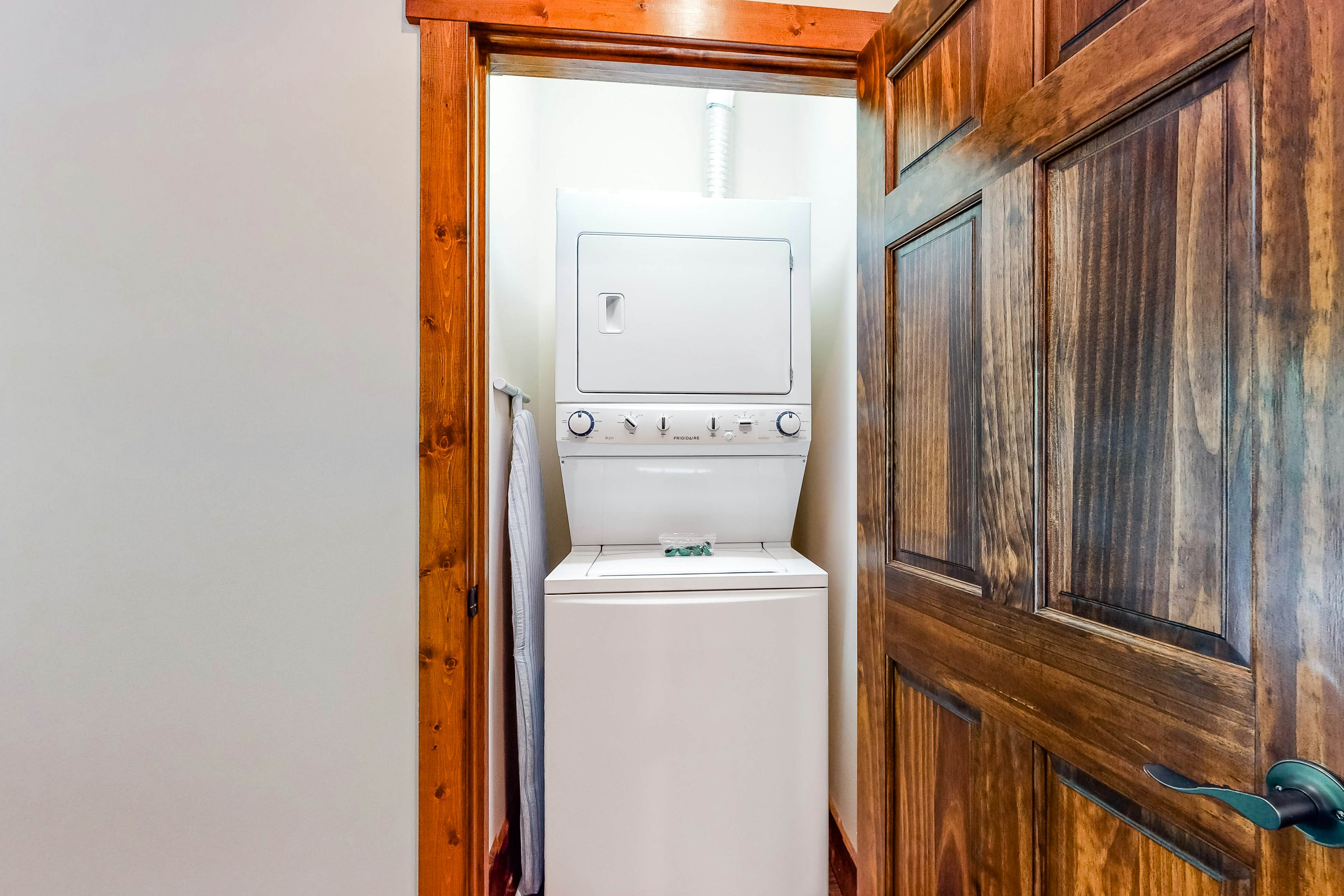 Lakefront Retreat | Fireplace, Deck & Boat Slip