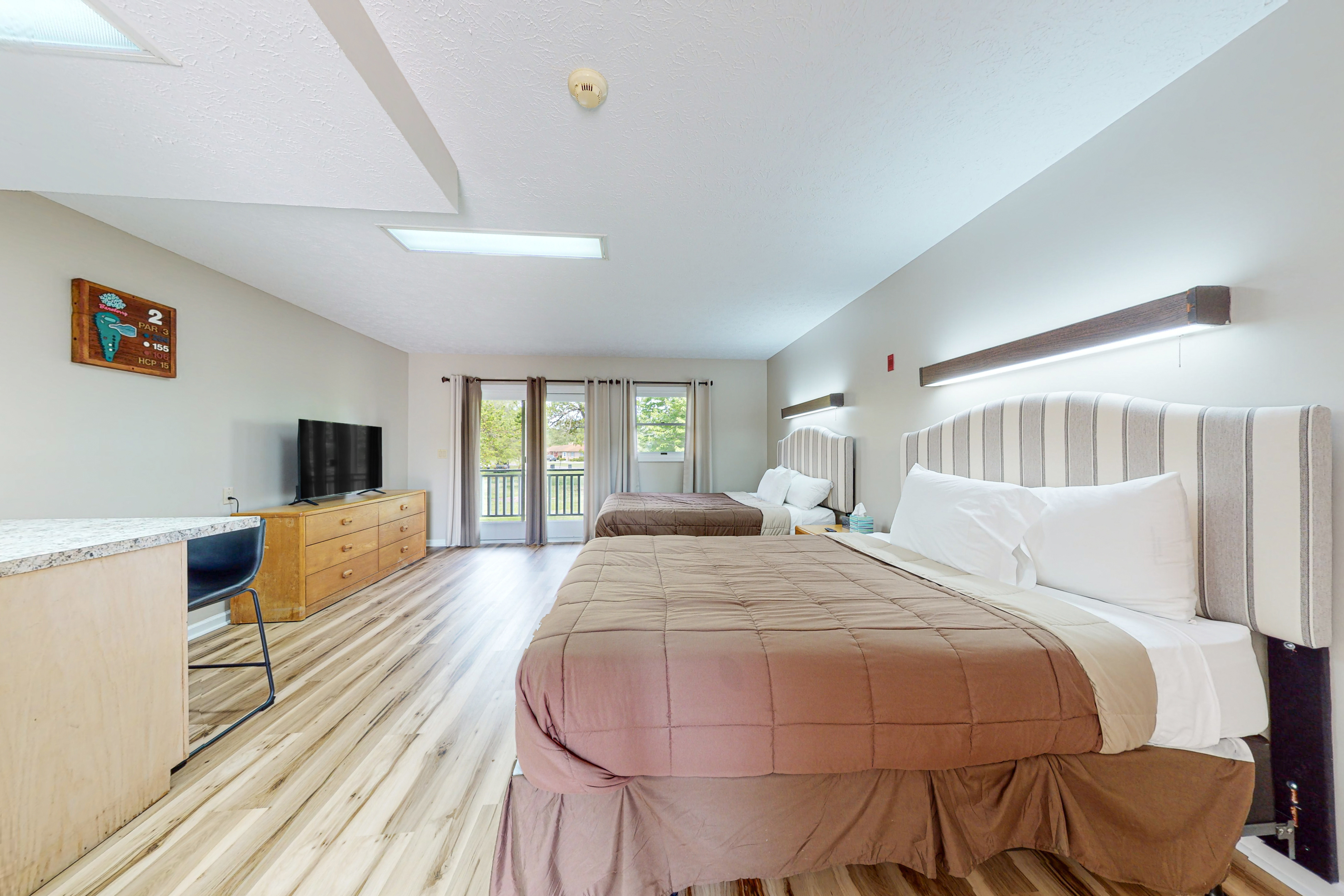 Walk to Douglas Lake・Dog Friendly W Peaceful Views