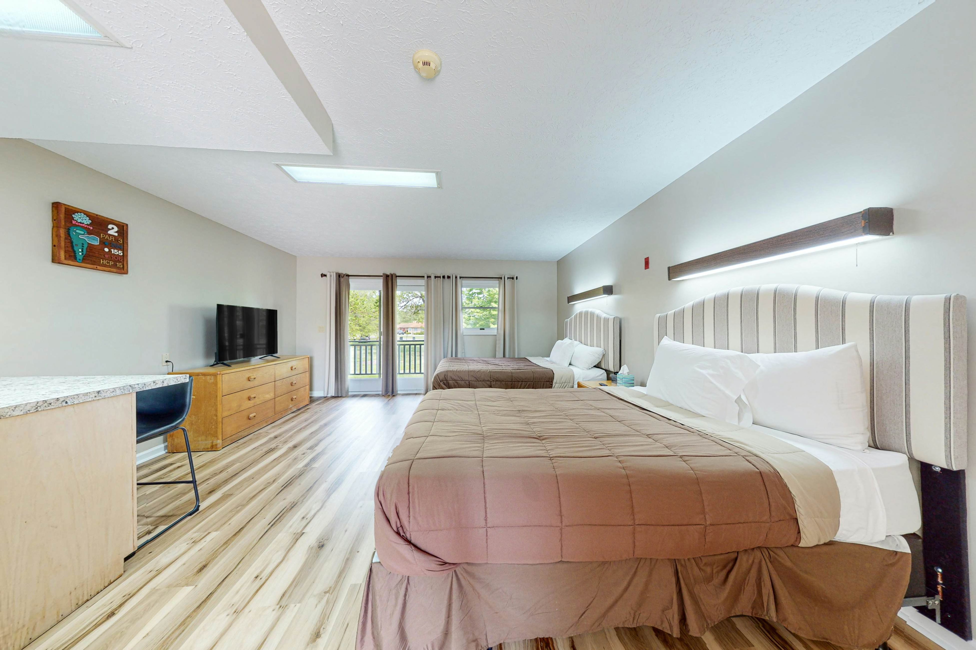 Walk to Douglas Lake・Dog Friendly W Peaceful Views