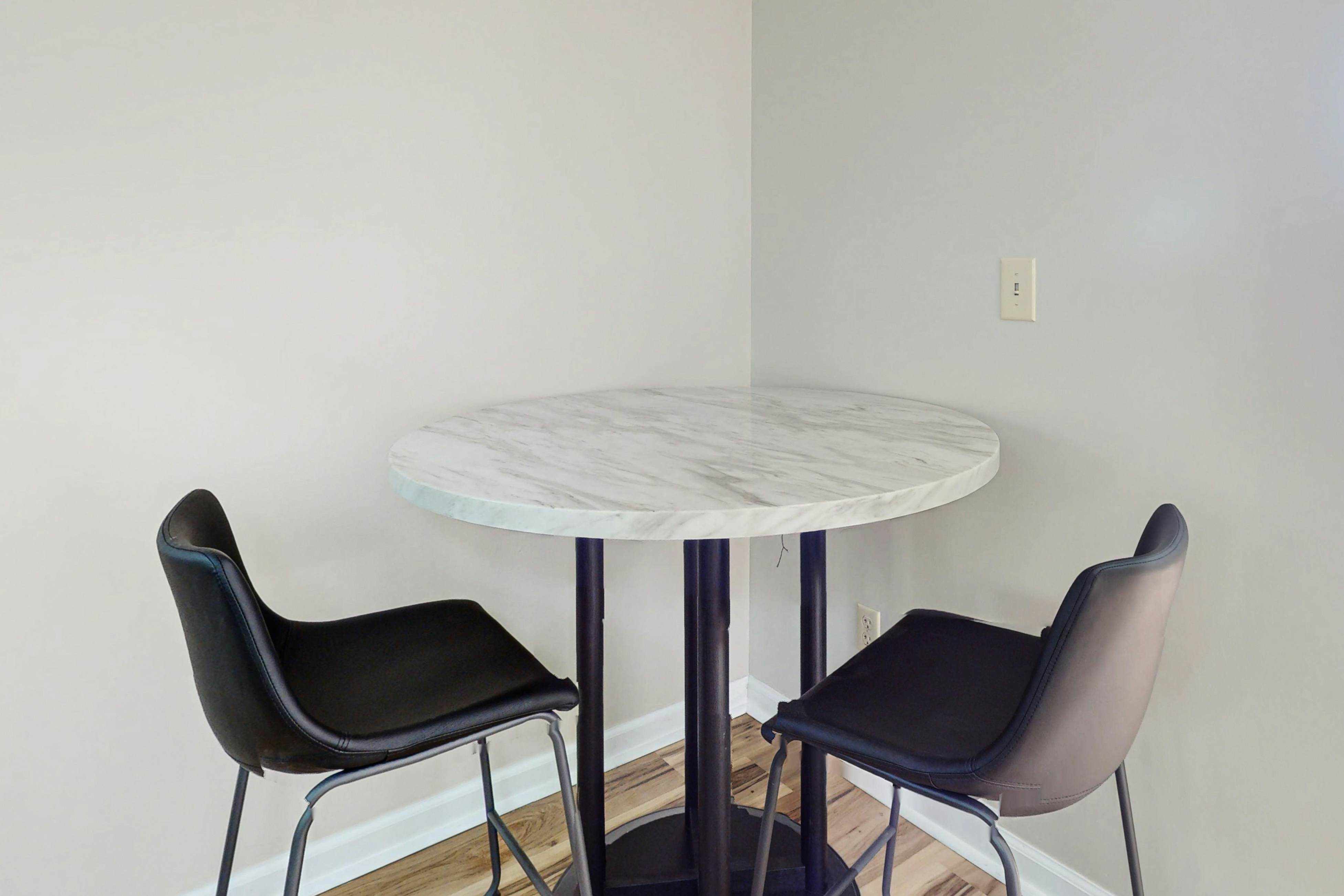 Walk to Douglas Lake・Dog Friendly W Peaceful Views