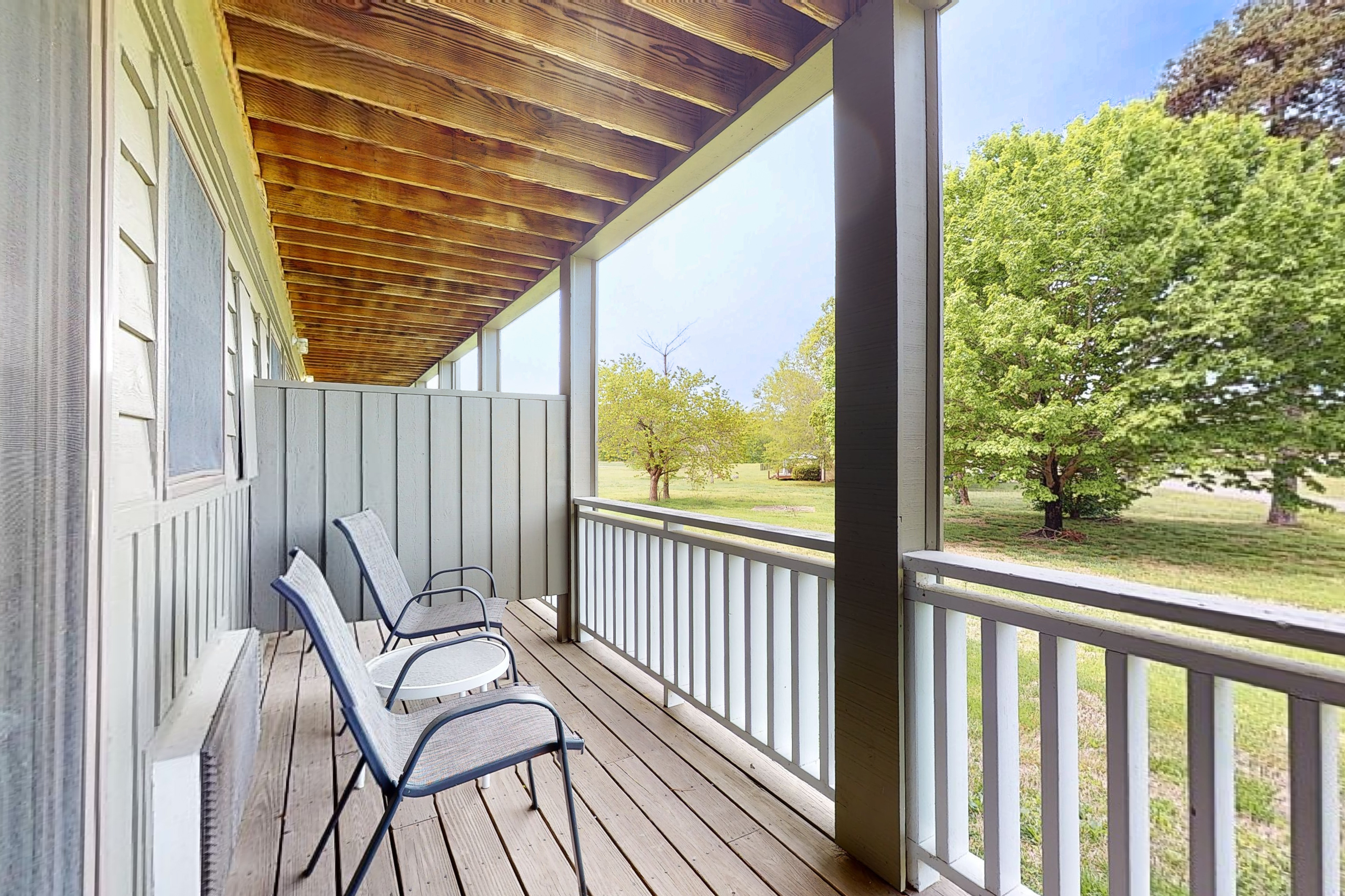 Serene Studio W Patio・Near Lake・Dog Friendly・Gym