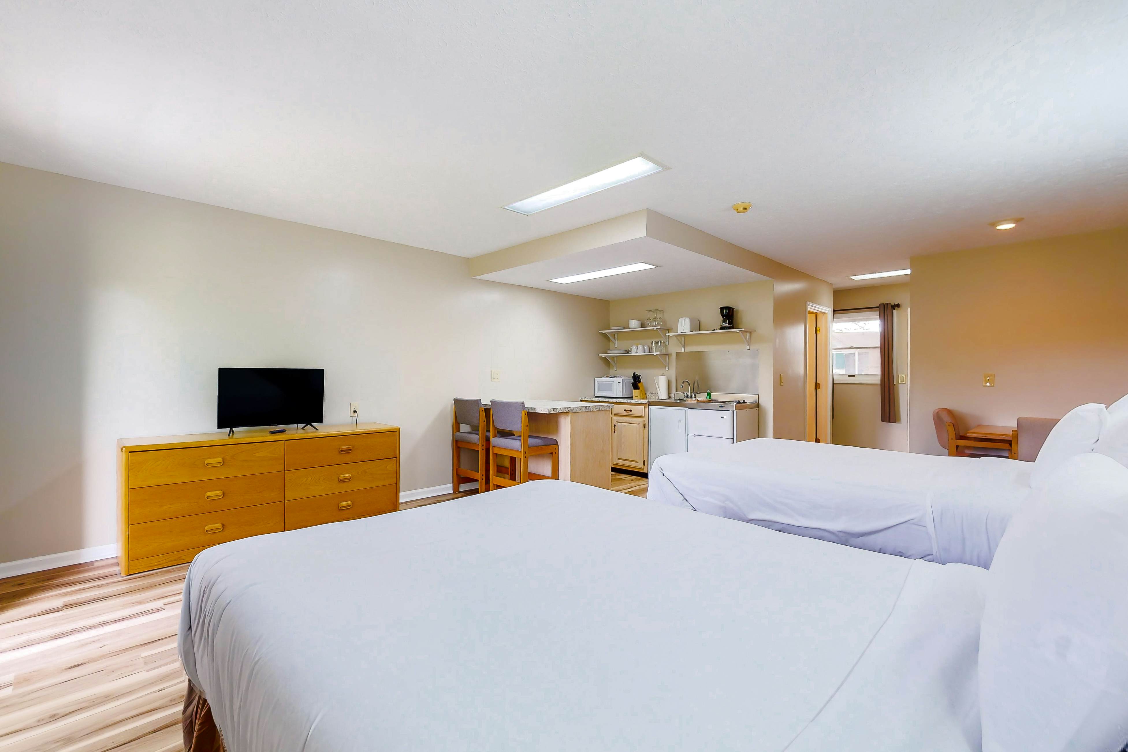 Serene Studio W Patio・Near Lake・Dog Friendly・Gym