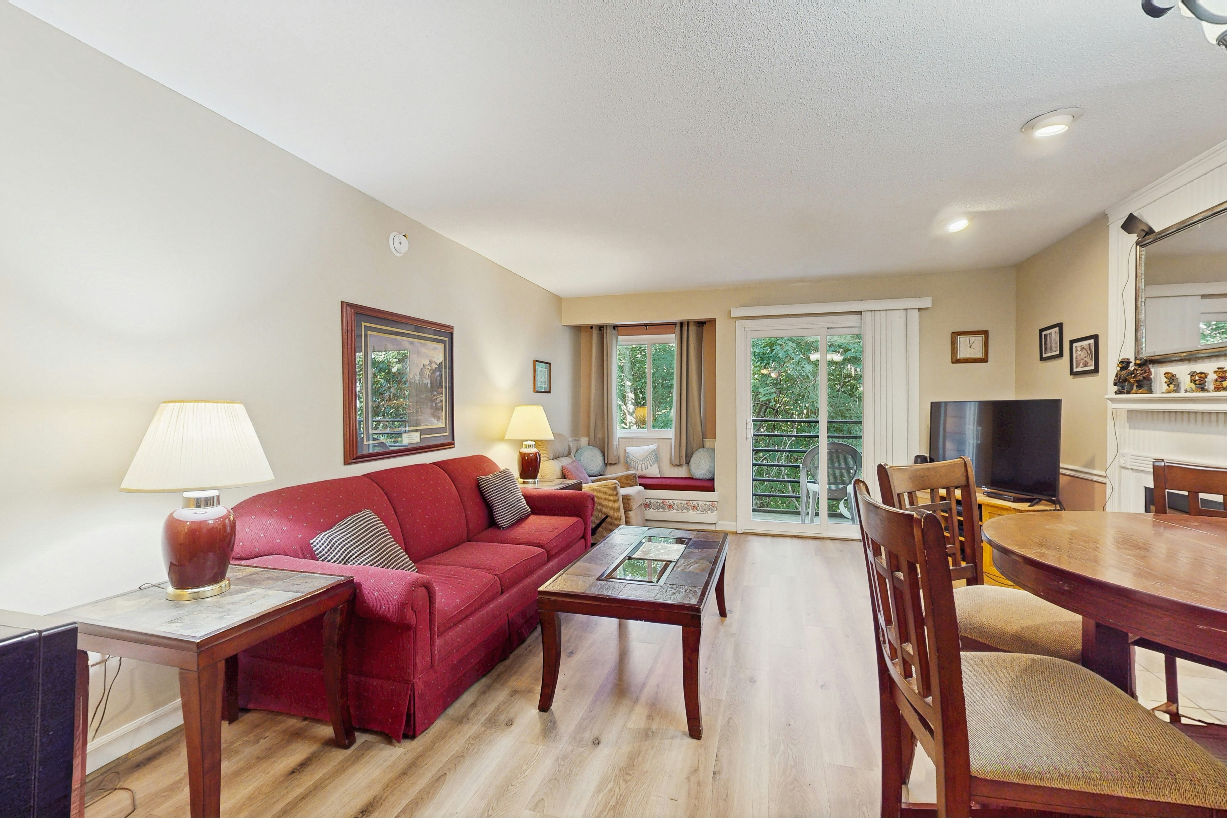 Lovely condo w/ free attraction tickets, outdoor pool, fireplace & balcony