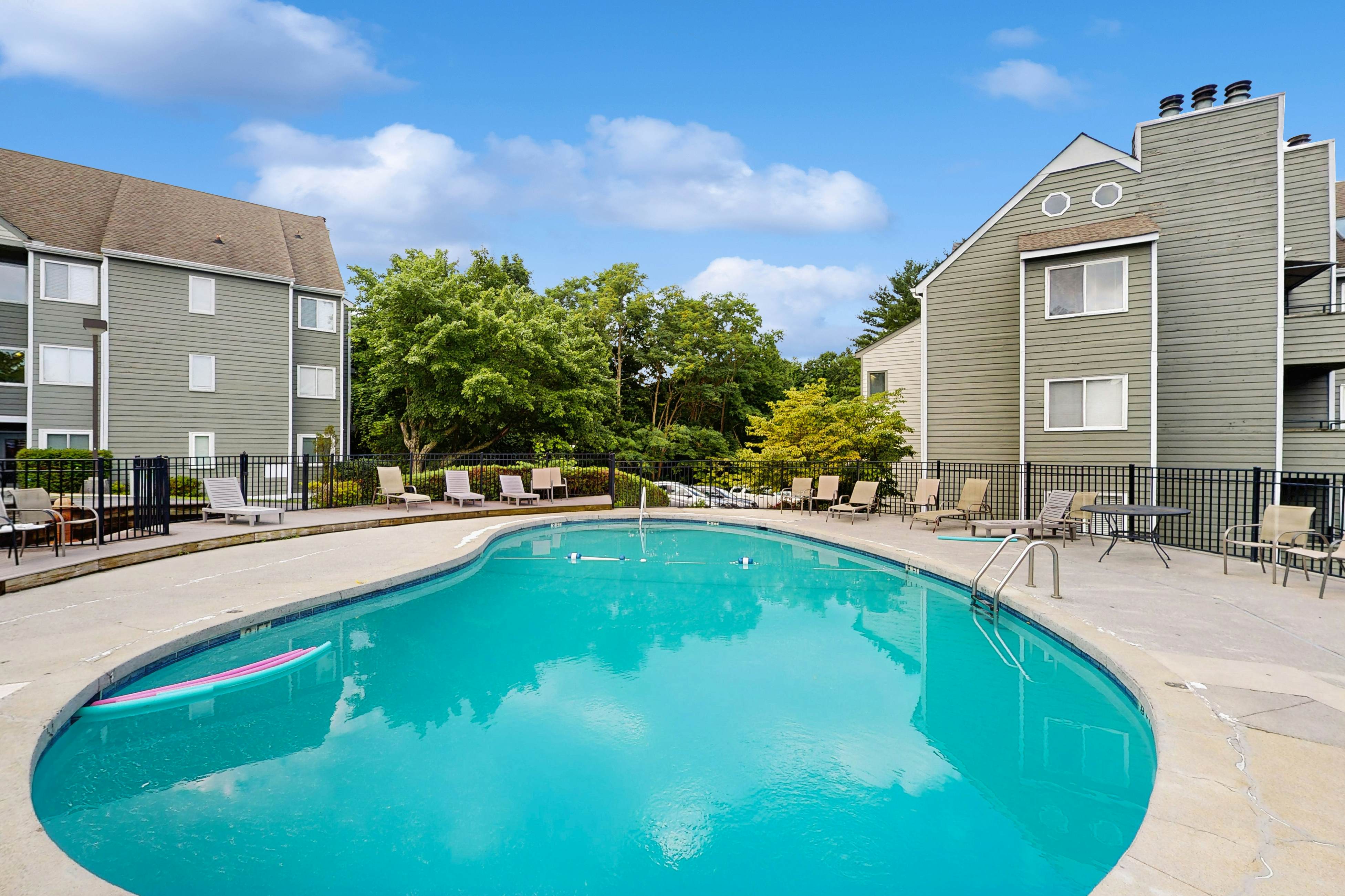 Lovely condo w/ free attraction tickets, outdoor pool, fireplace & balcony