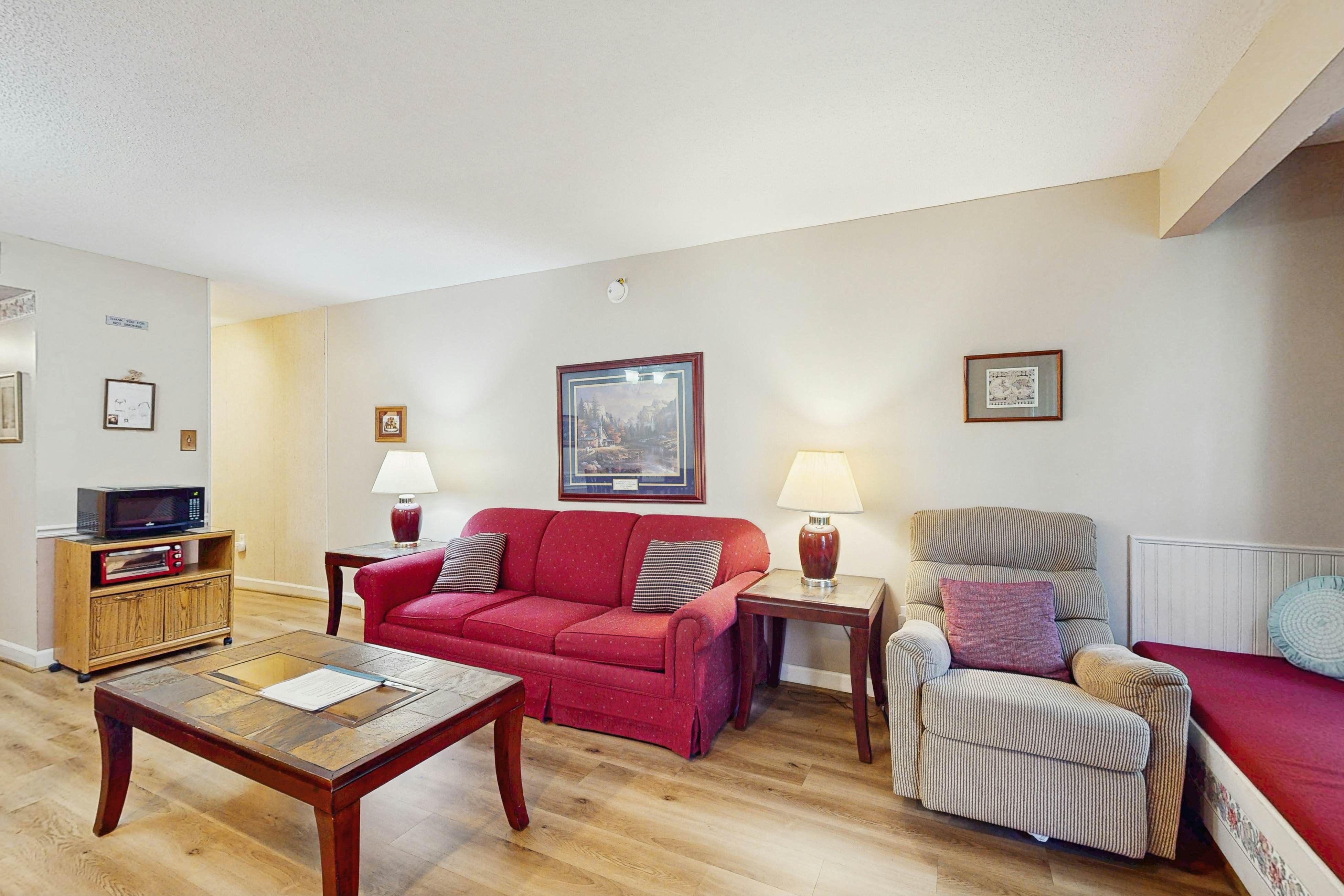 Lovely condo w/ free attraction tickets, outdoor pool, fireplace & balcony