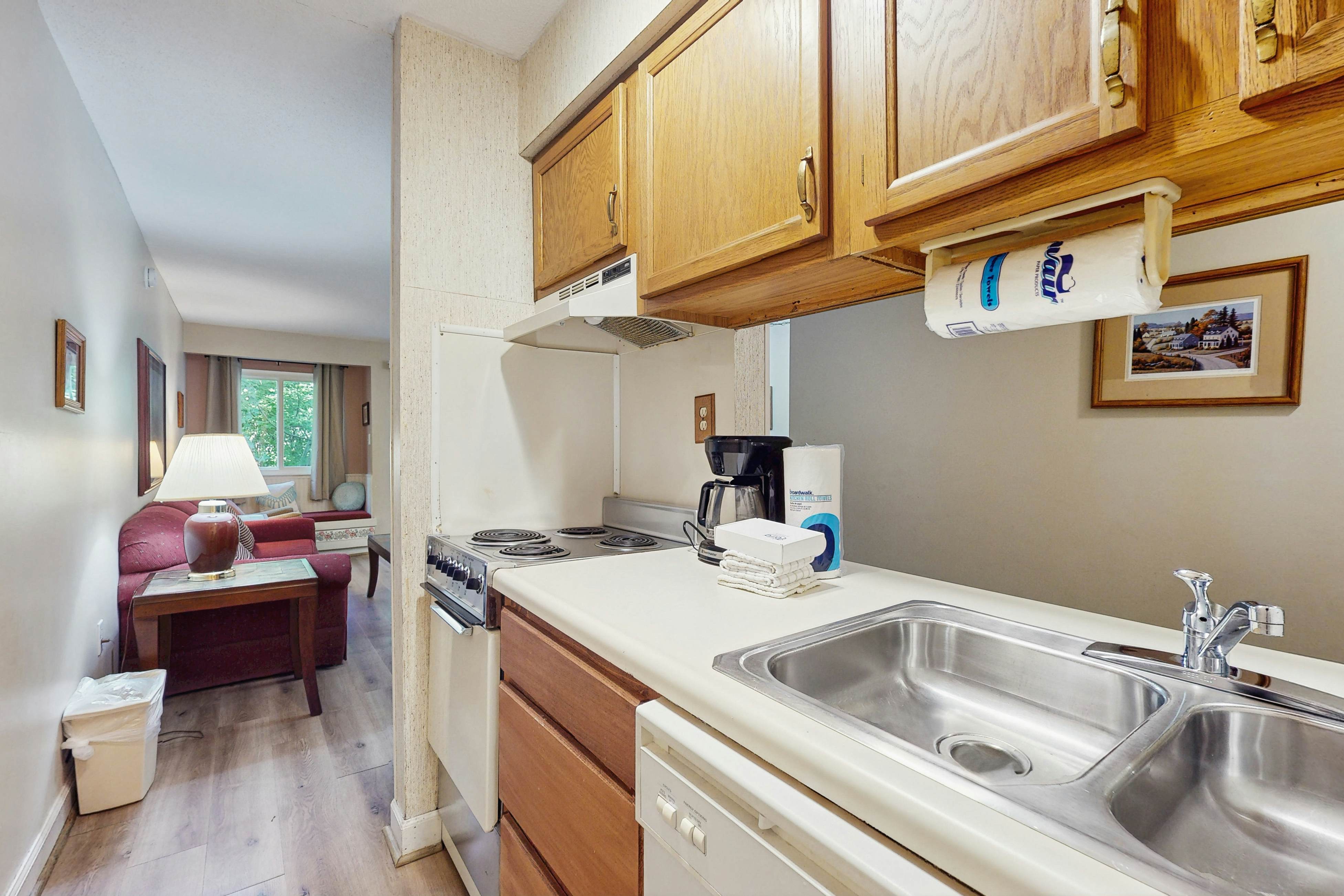 Lovely condo w/ free attraction tickets, outdoor pool, fireplace & balcony