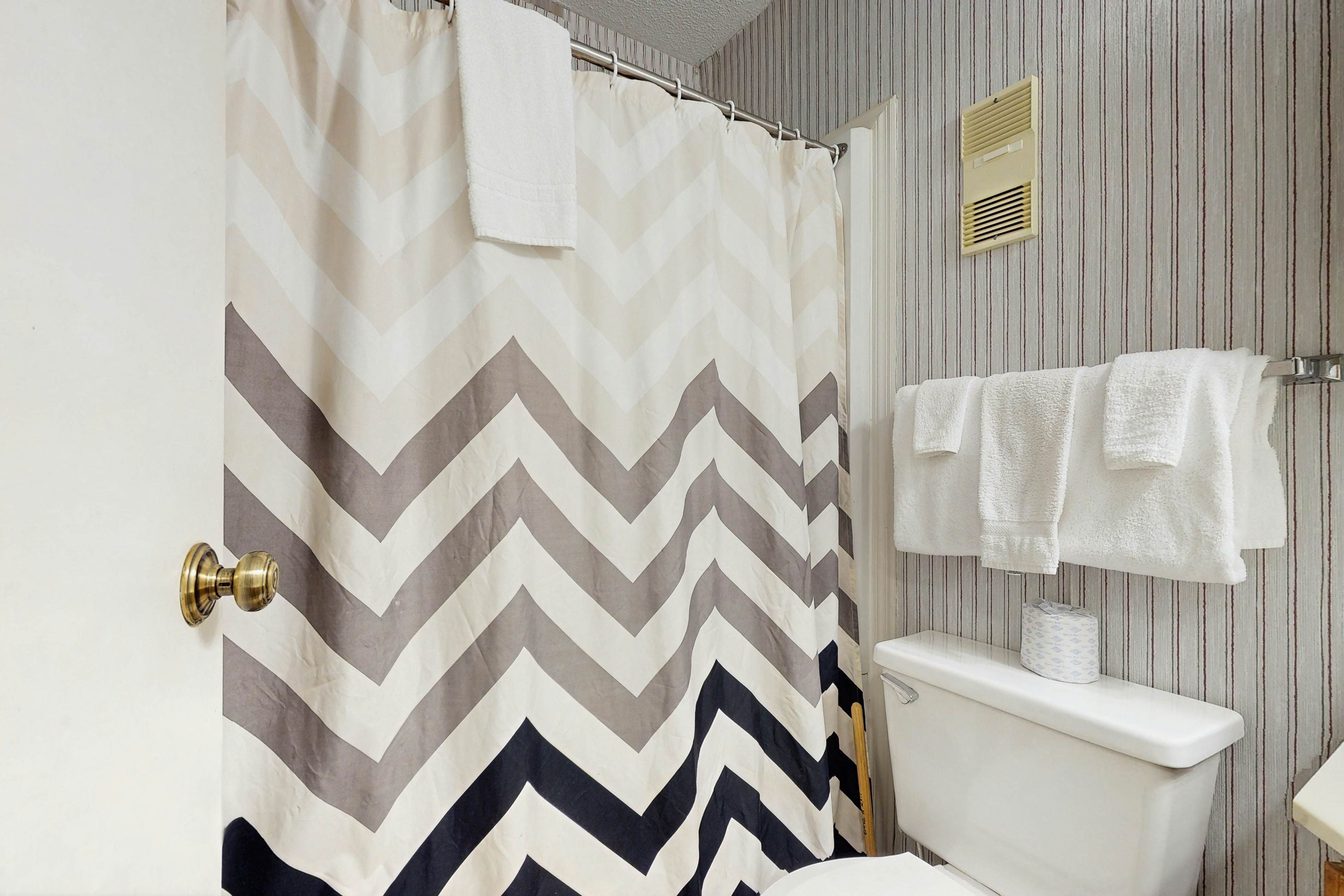 Lovely condo w/ free attraction tickets, outdoor pool, fireplace & balcony