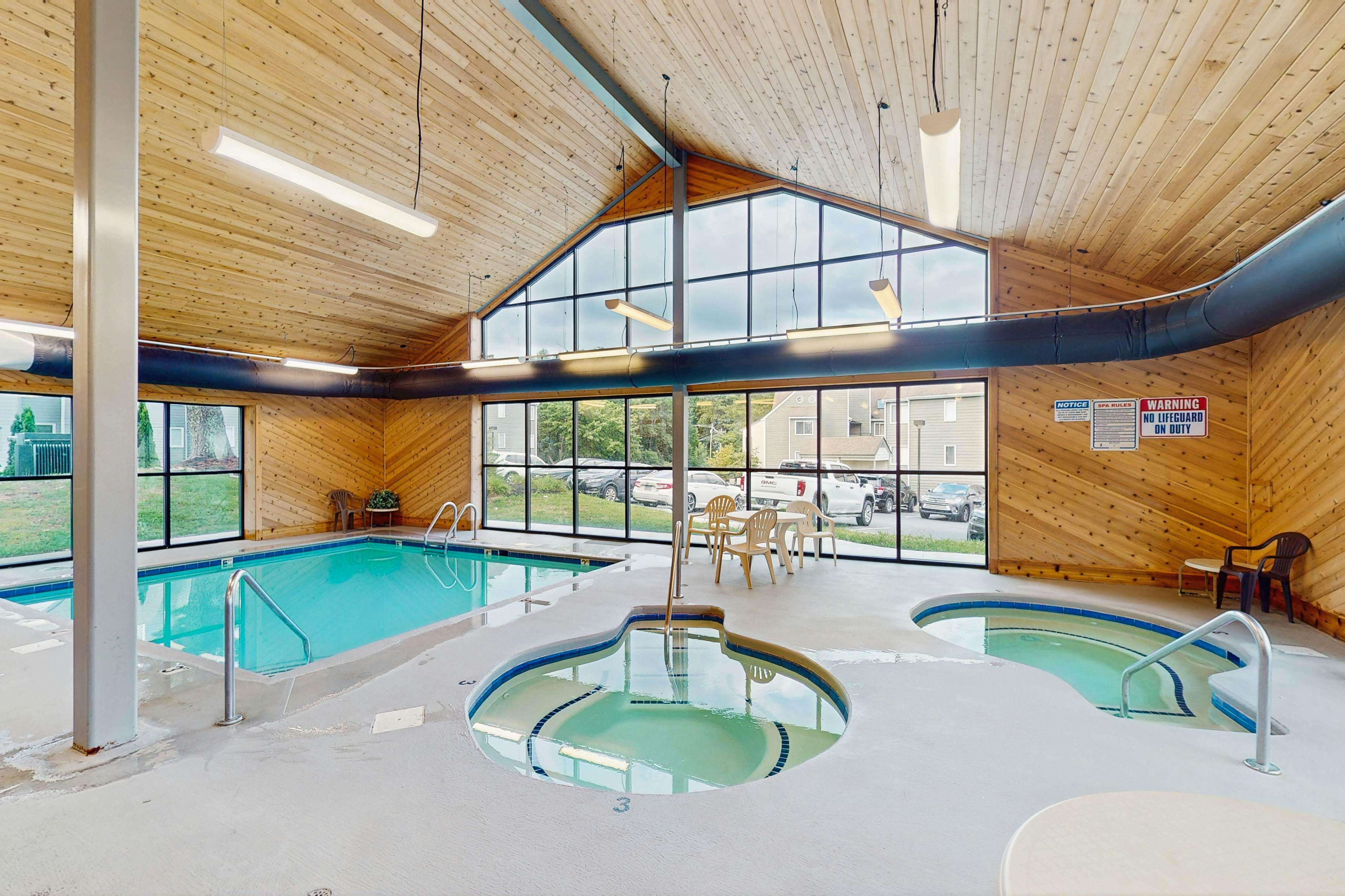 Lovely condo w/ free attraction tickets, outdoor pool, fireplace & balcony