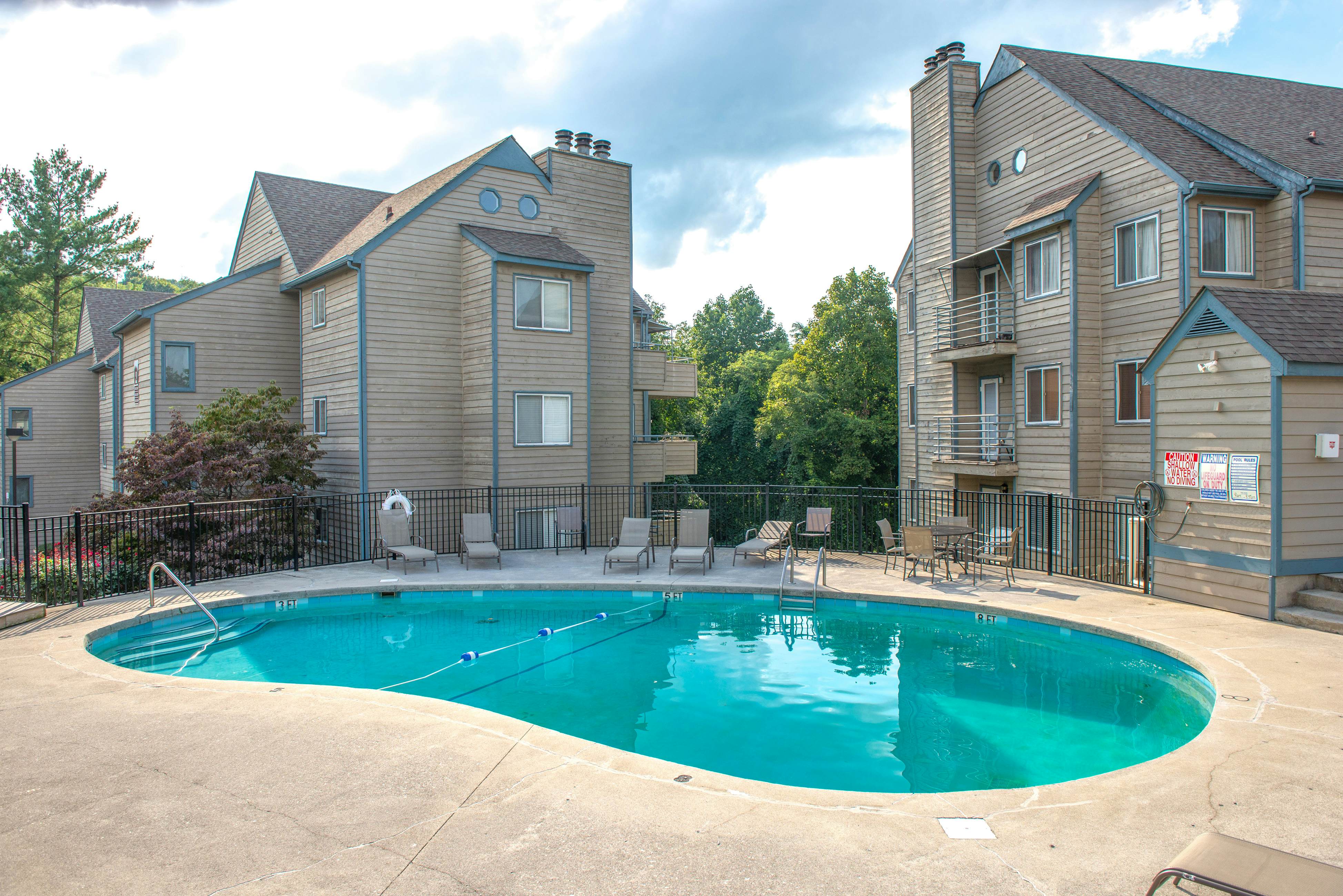 Lovely condo w/ free attraction tickets, outdoor pool, fireplace & balcony