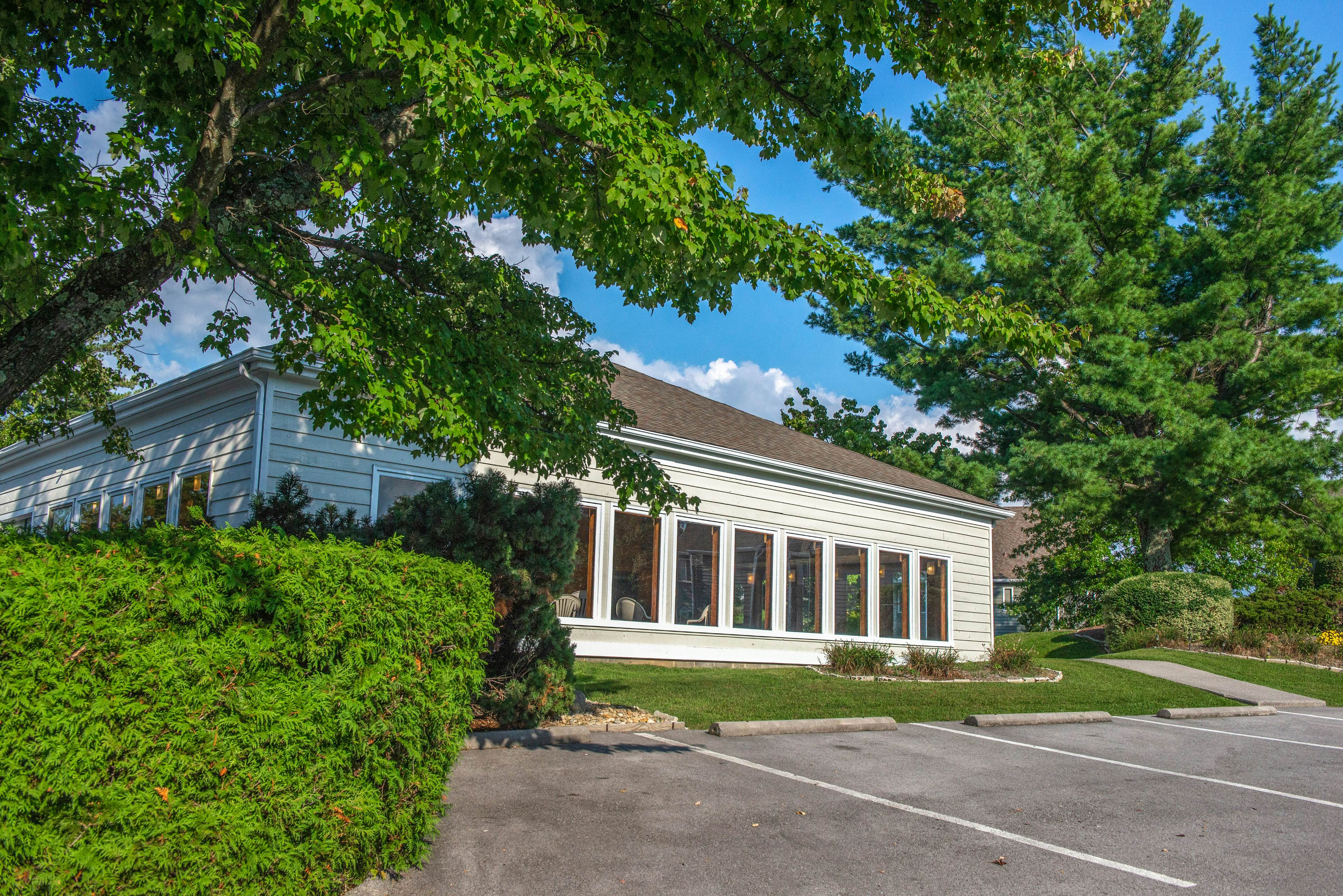 Lovely condo w/ free attraction tickets, outdoor pool, fireplace & balcony