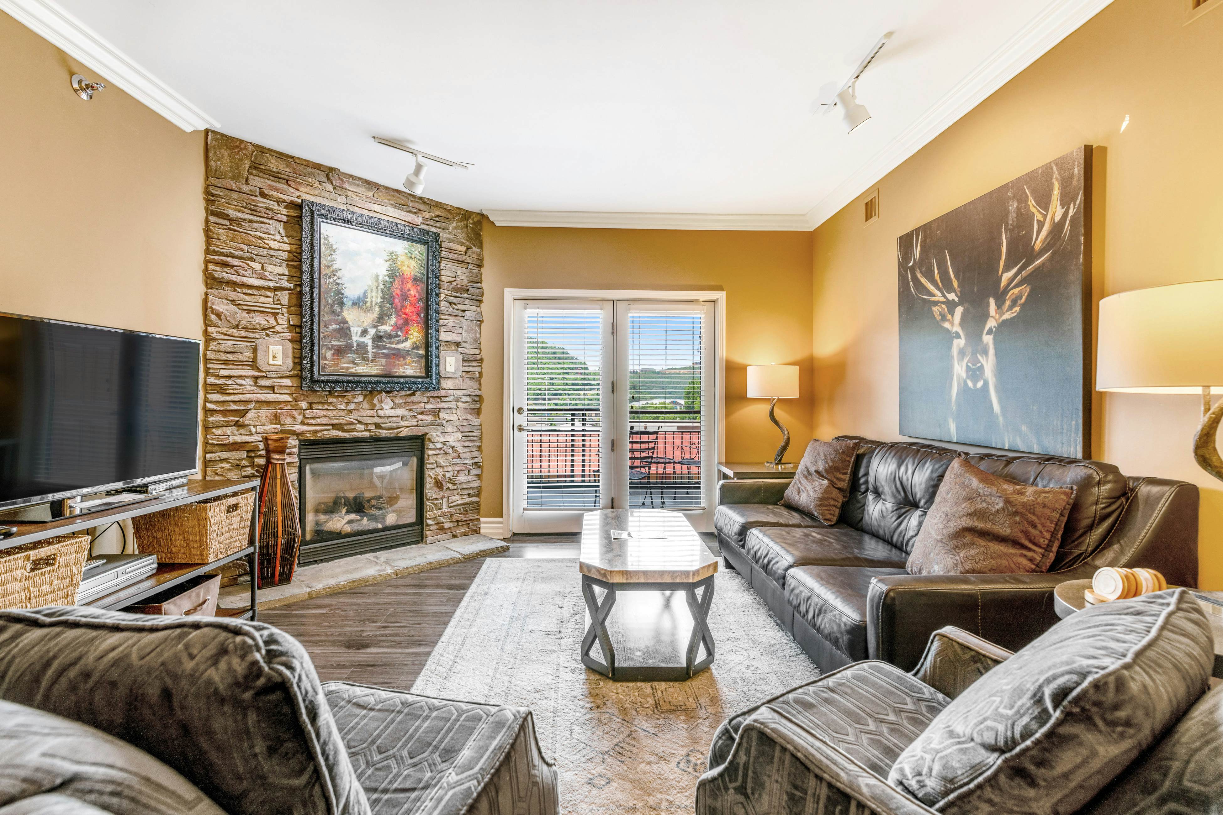 Elegant Condo, Sleeps 6・Jetted Tub・Near Downtown