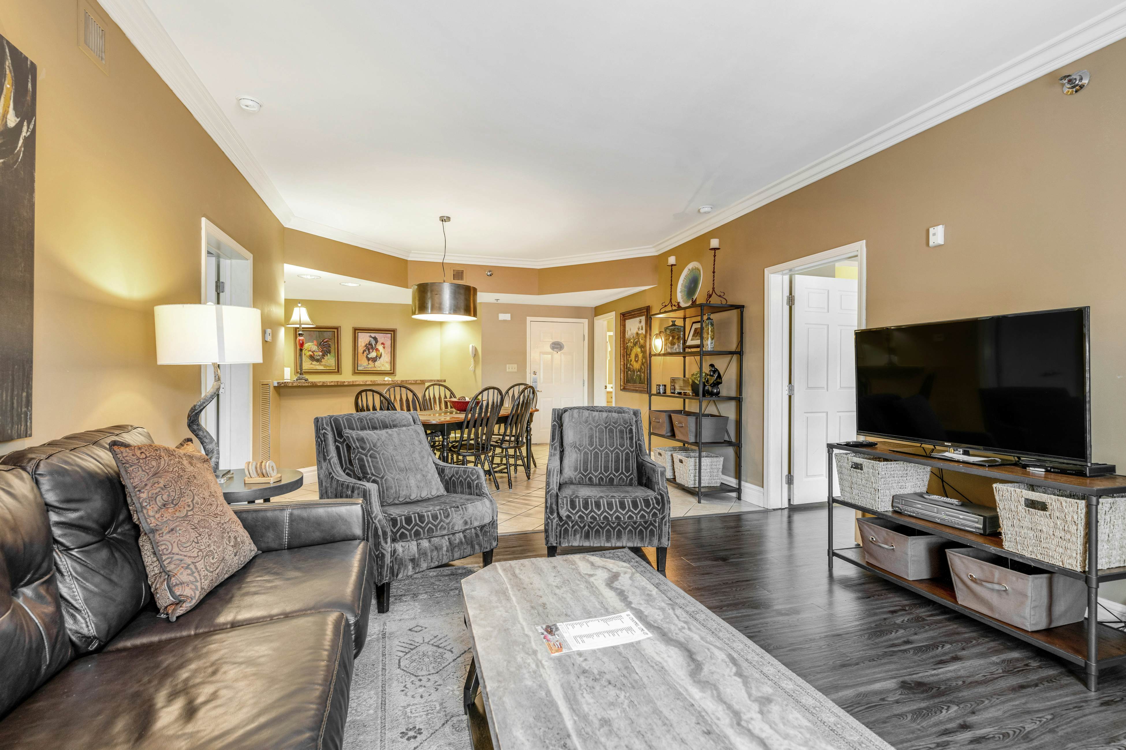 Elegant Condo, Sleeps 6・Jetted Tub・Near Downtown