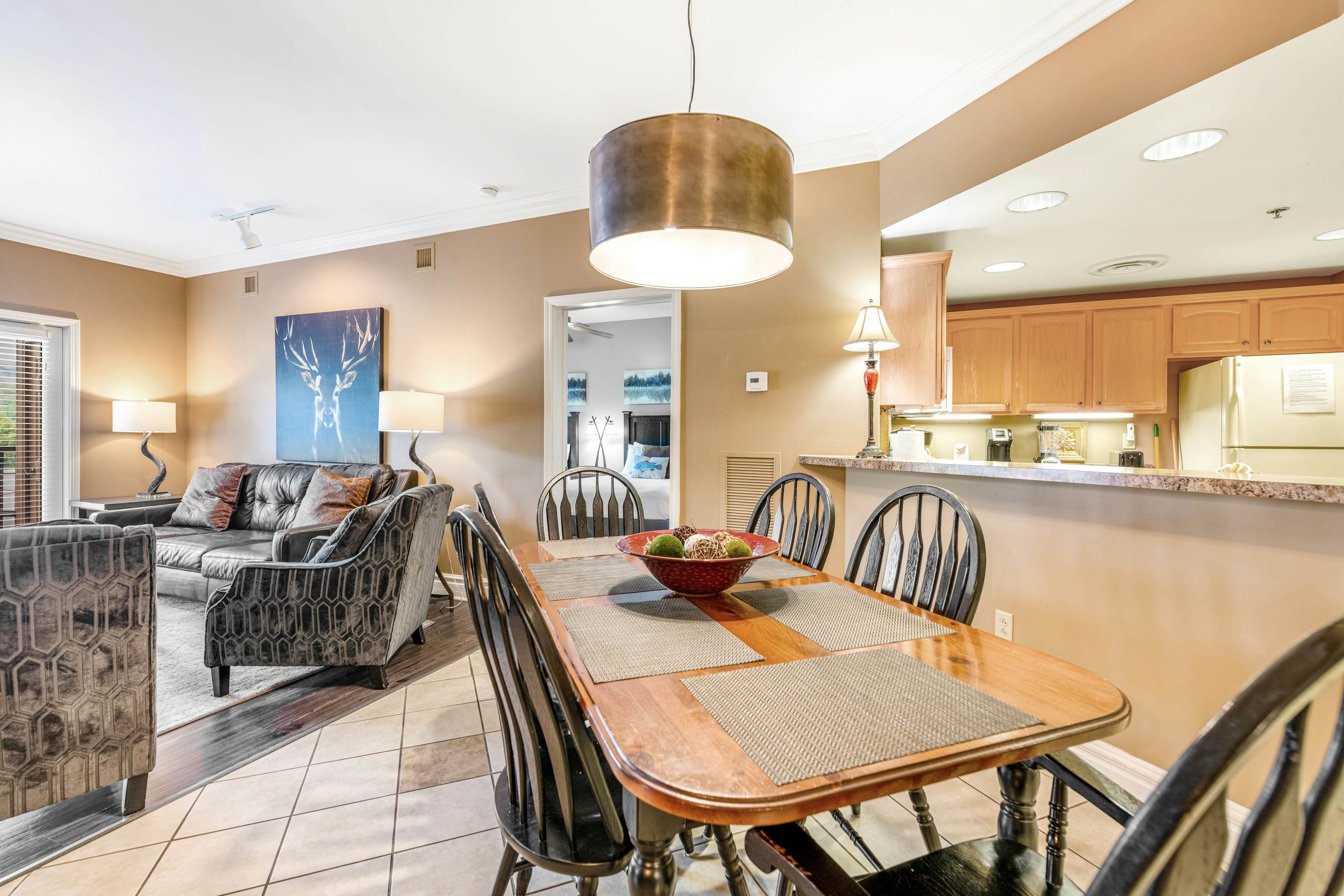 Elegant Condo, Sleeps 6・Jetted Tub・Near Downtown