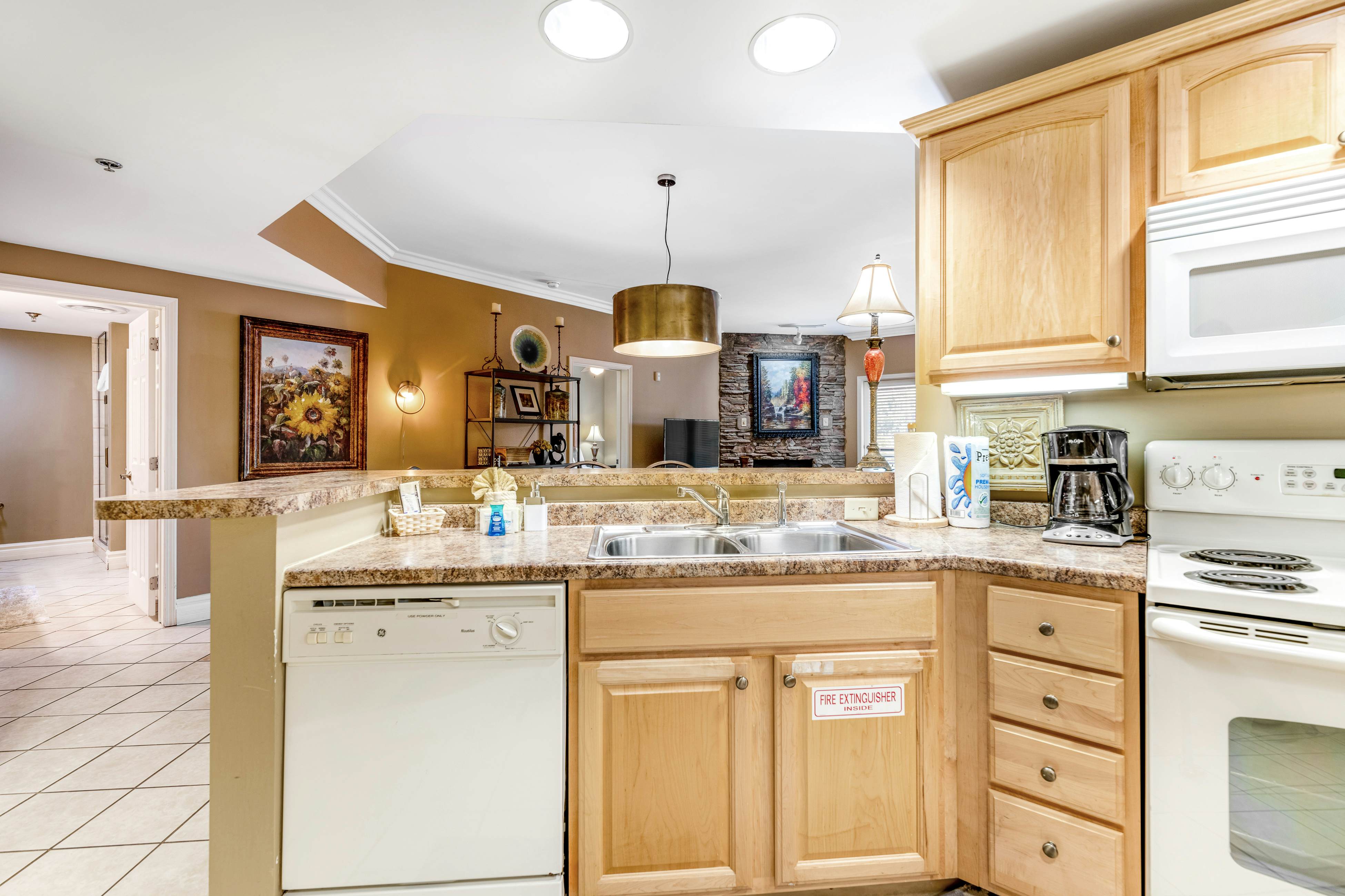 Elegant Condo, Sleeps 6・Jetted Tub・Near Downtown