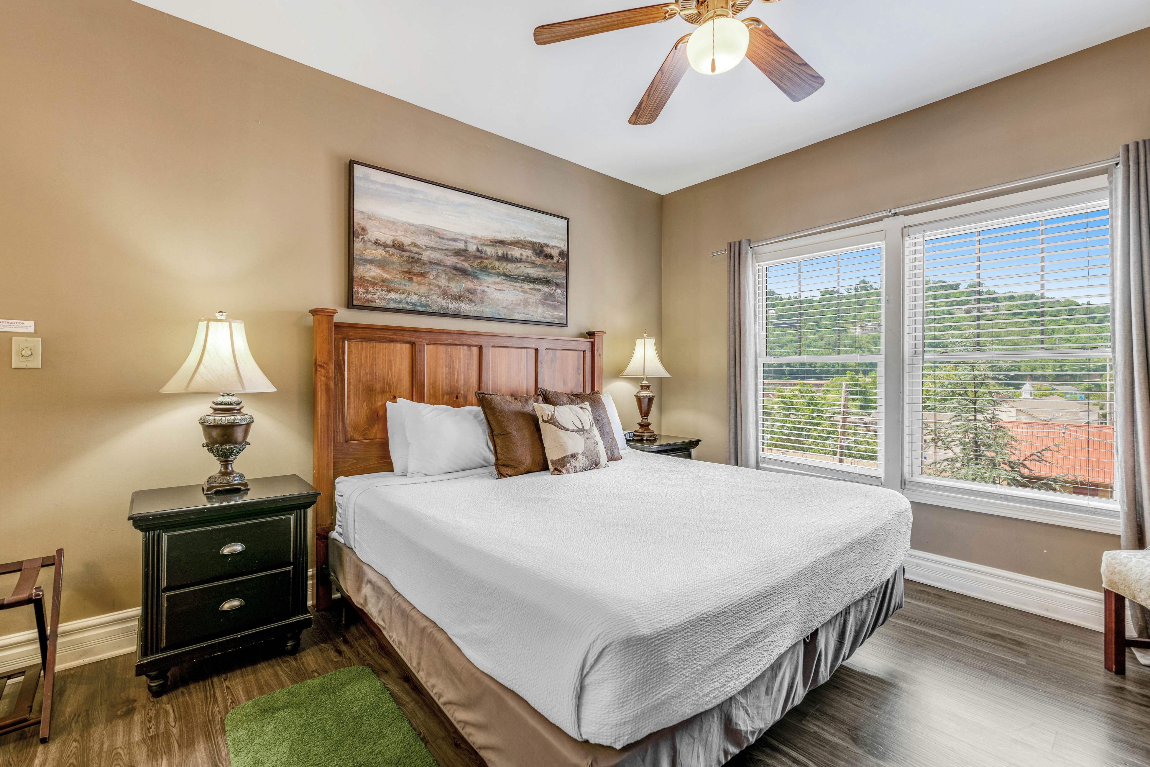 Elegant Condo, Sleeps 6・Jetted Tub・Near Downtown