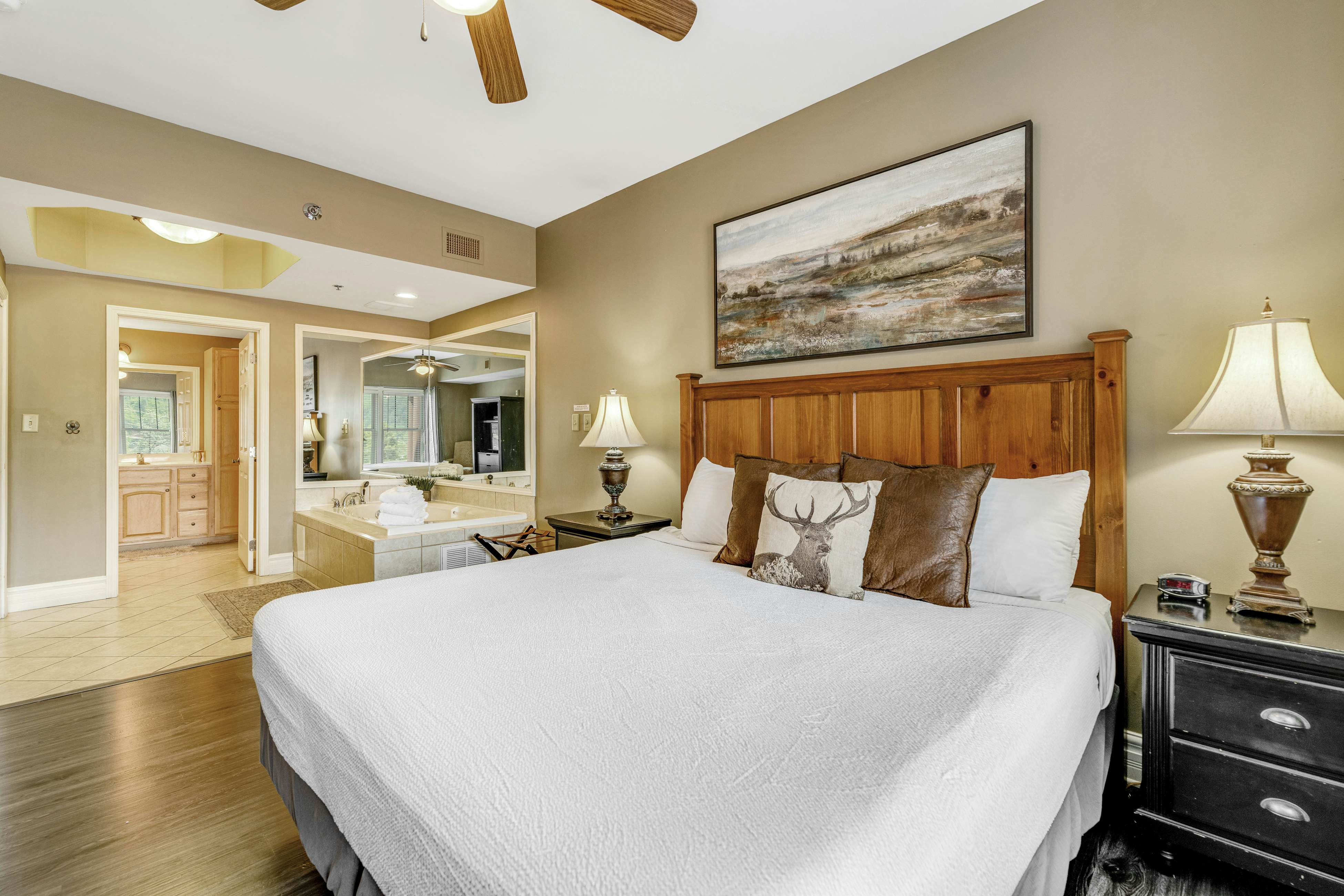 Elegant Condo, Sleeps 6・Jetted Tub・Near Downtown