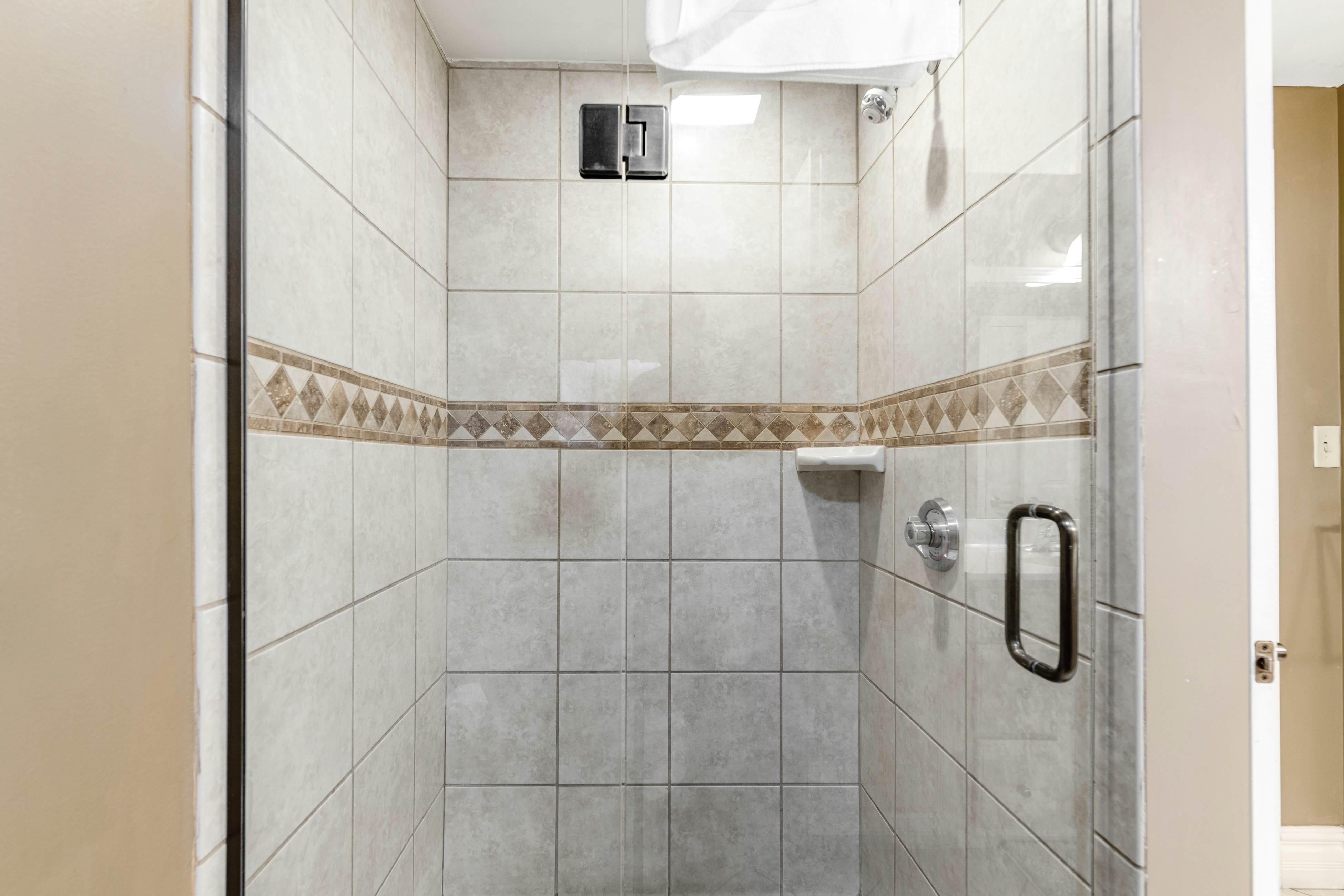 Elegant Condo, Sleeps 6・Jetted Tub・Near Downtown