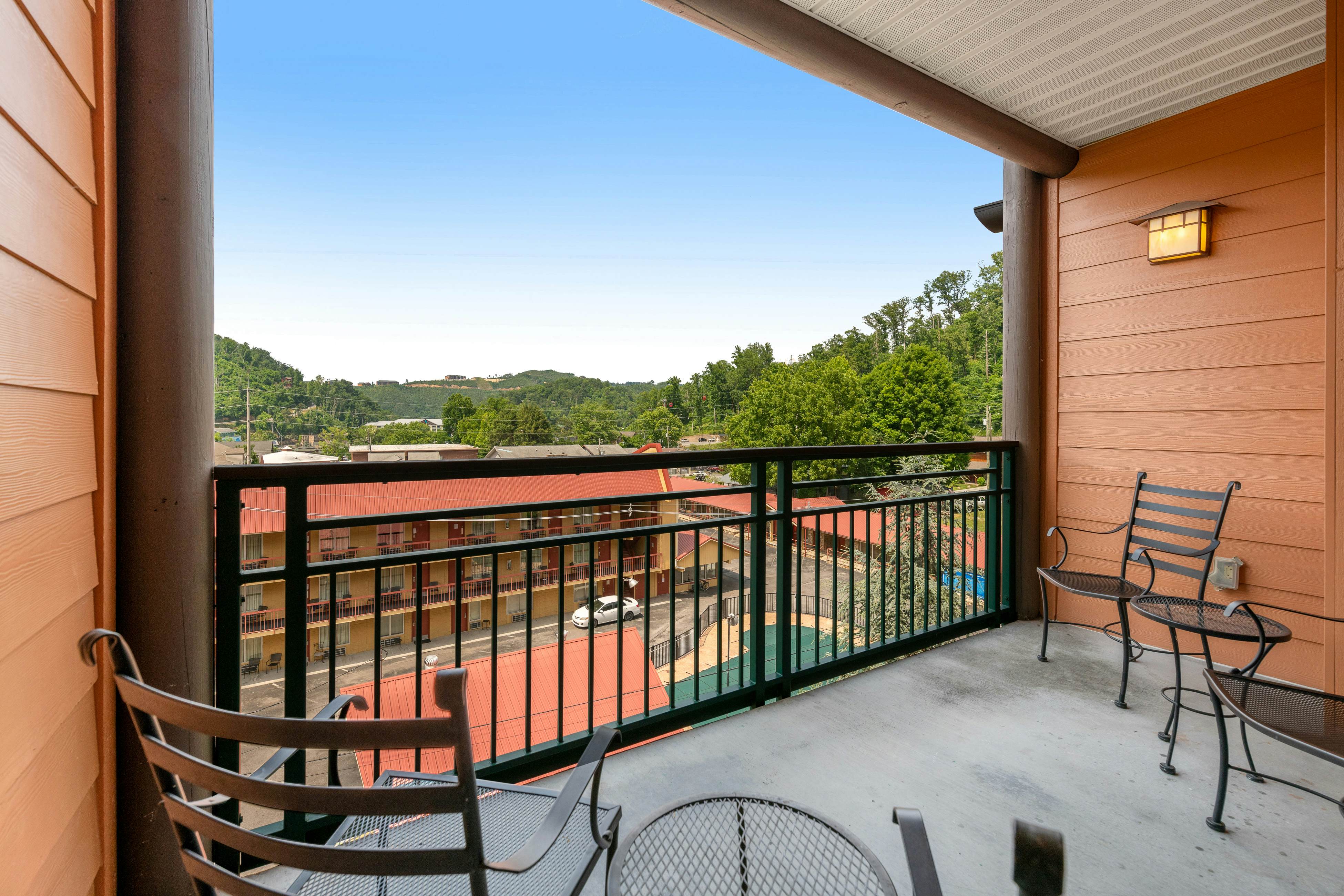 Elegant Condo, Sleeps 6・Jetted Tub・Near Downtown