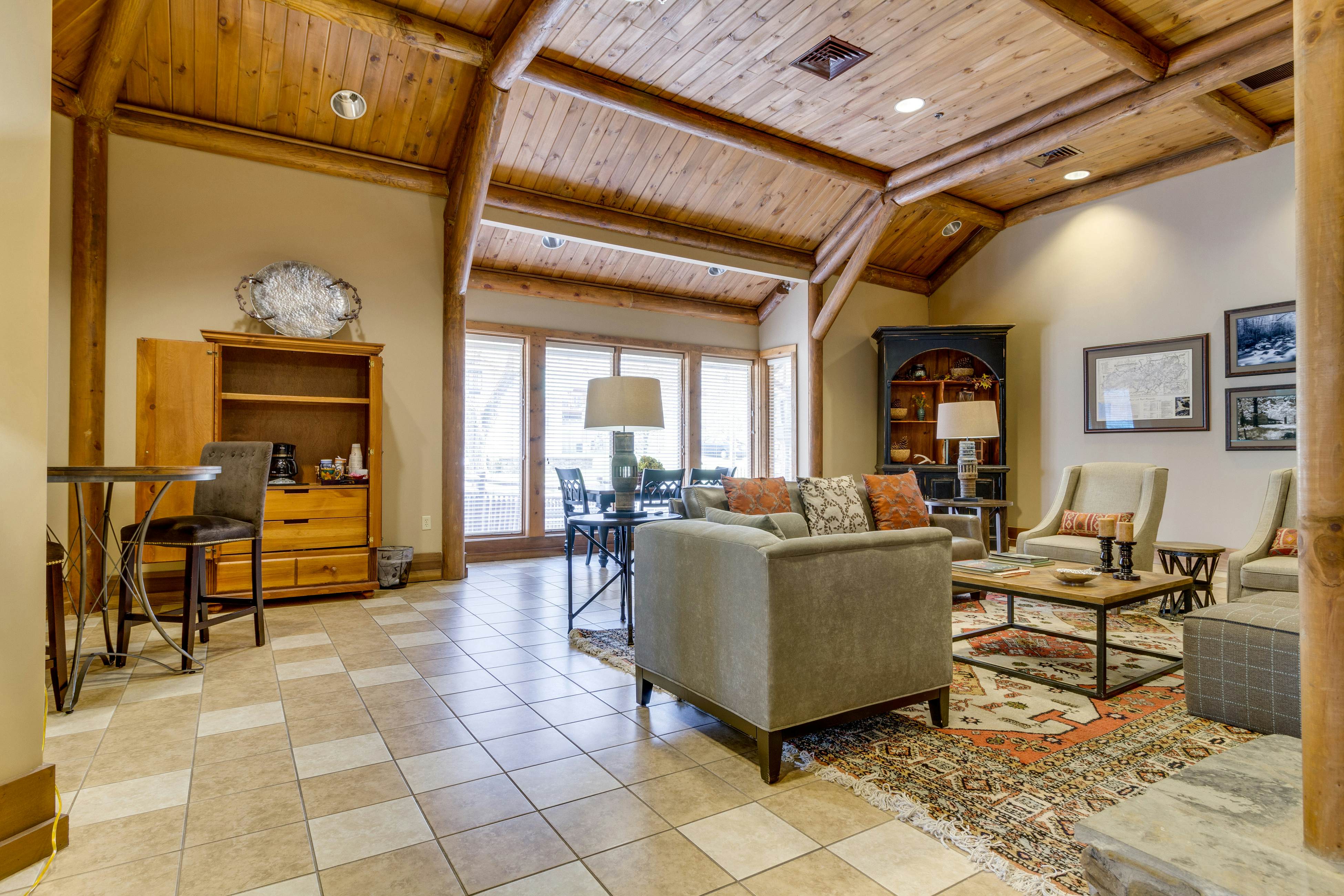 Elegant Condo, Sleeps 6・Jetted Tub・Near Downtown