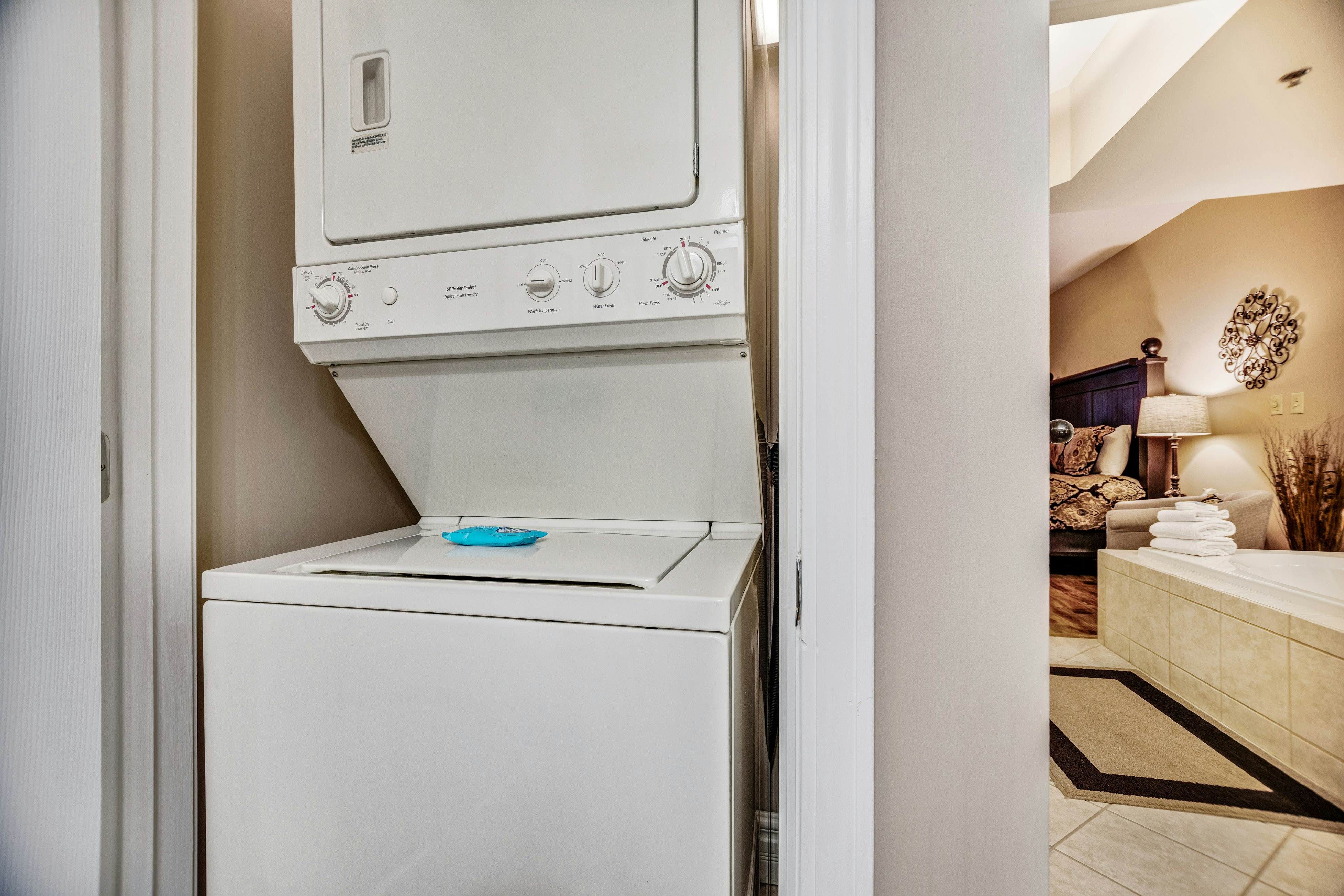 Homey Condo, Sleeps 8・Near Downtown・Jetted Tub・Gym