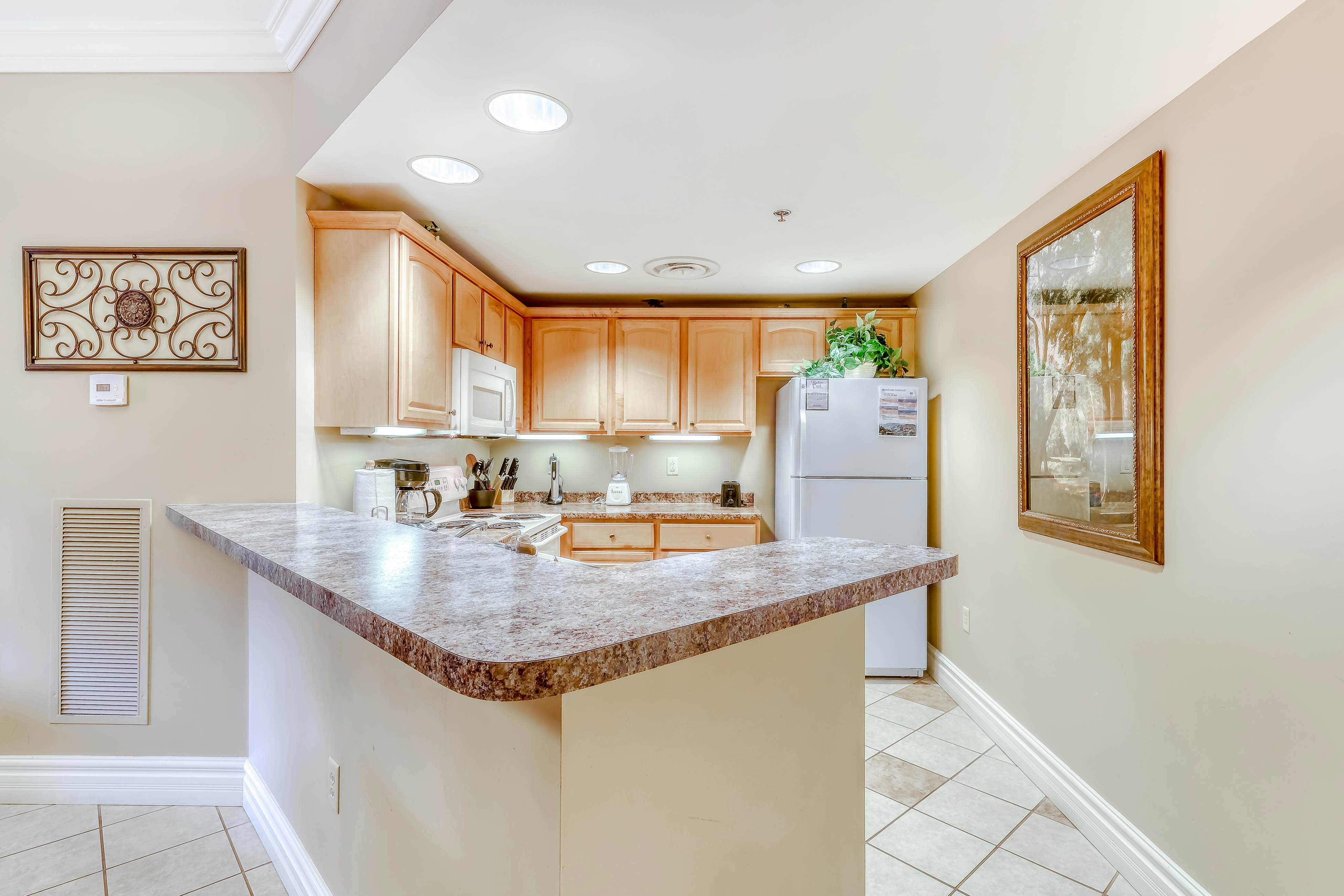 Charming Condo Steps from Downtown, Sleeps 6・Gym