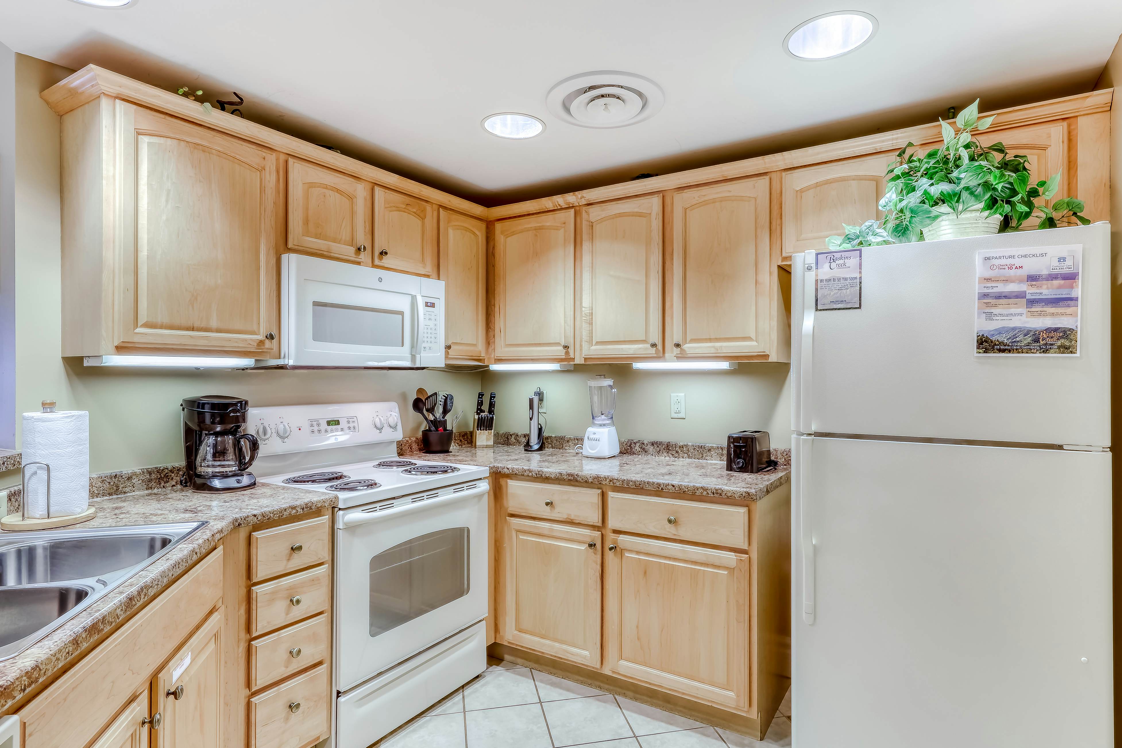 Charming Condo Steps from Downtown, Sleeps 6・Gym