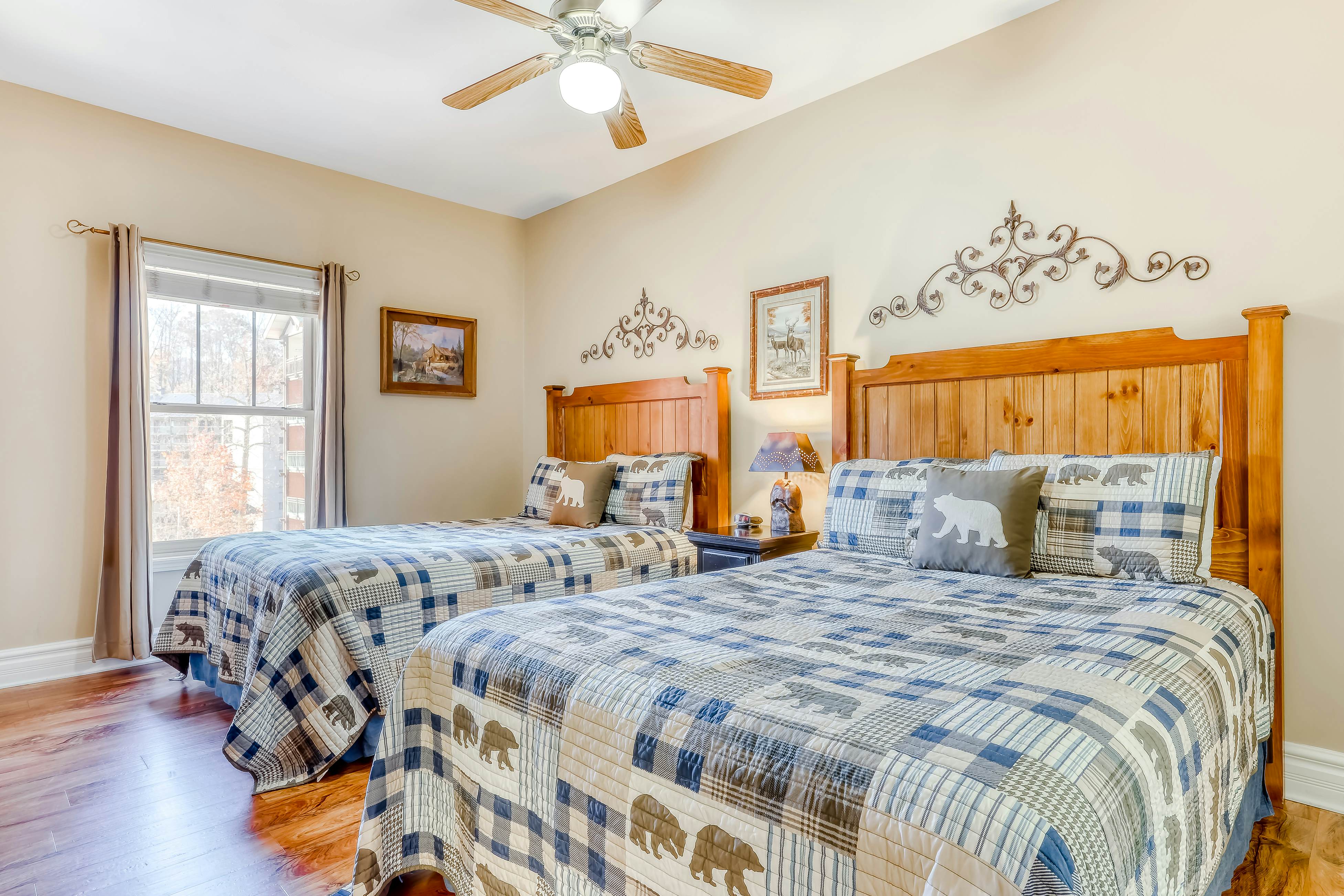 Charming Condo Steps from Downtown, Sleeps 6・Gym