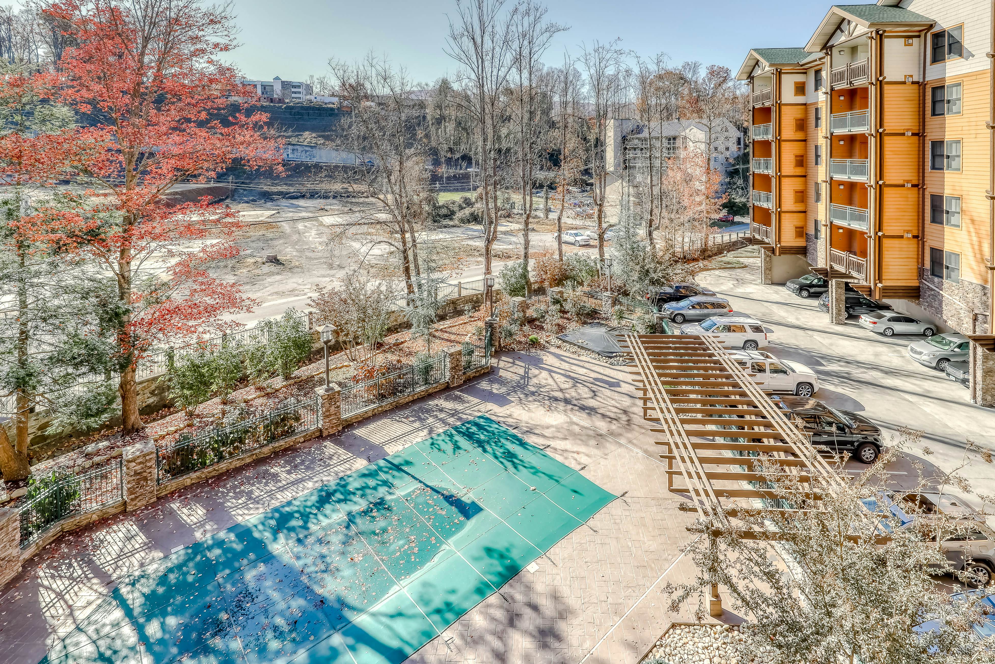 Charming Condo Steps from Downtown, Sleeps 6・Gym