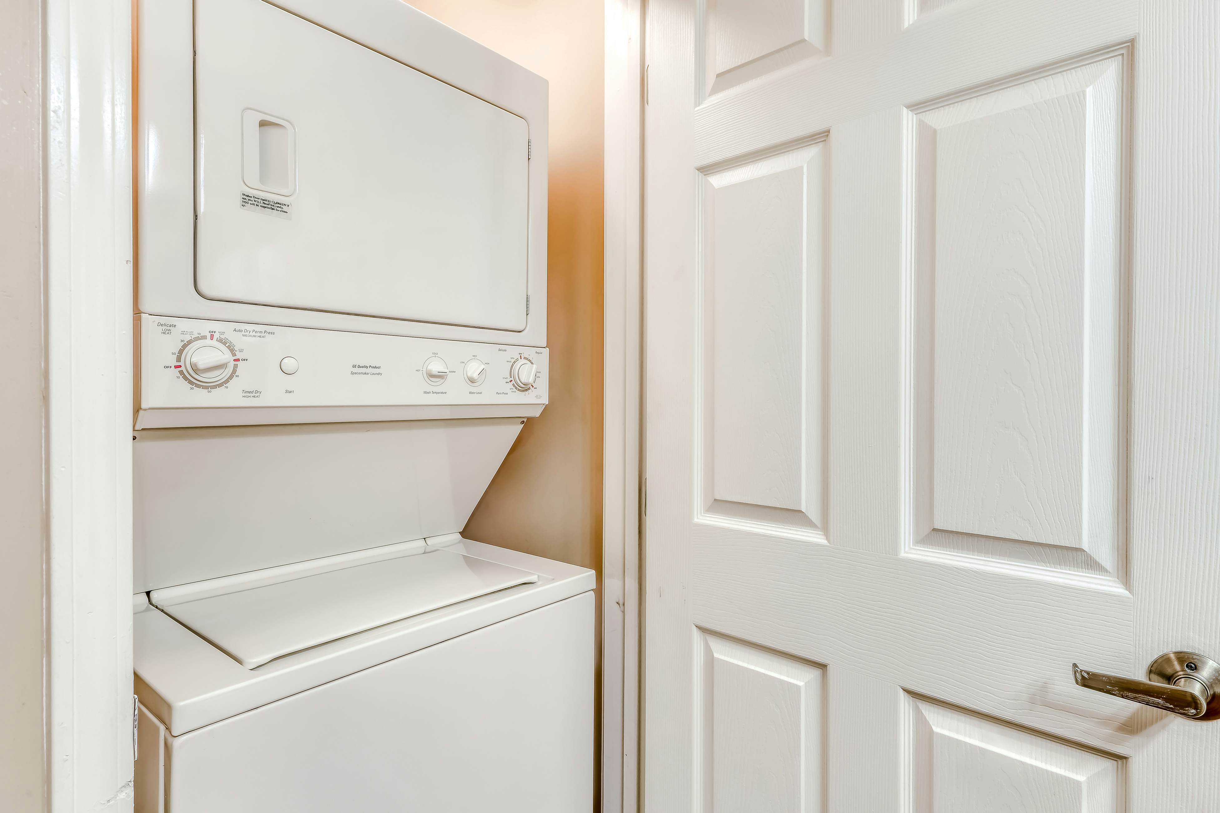 Charming Condo Steps from Downtown, Sleeps 6・Gym