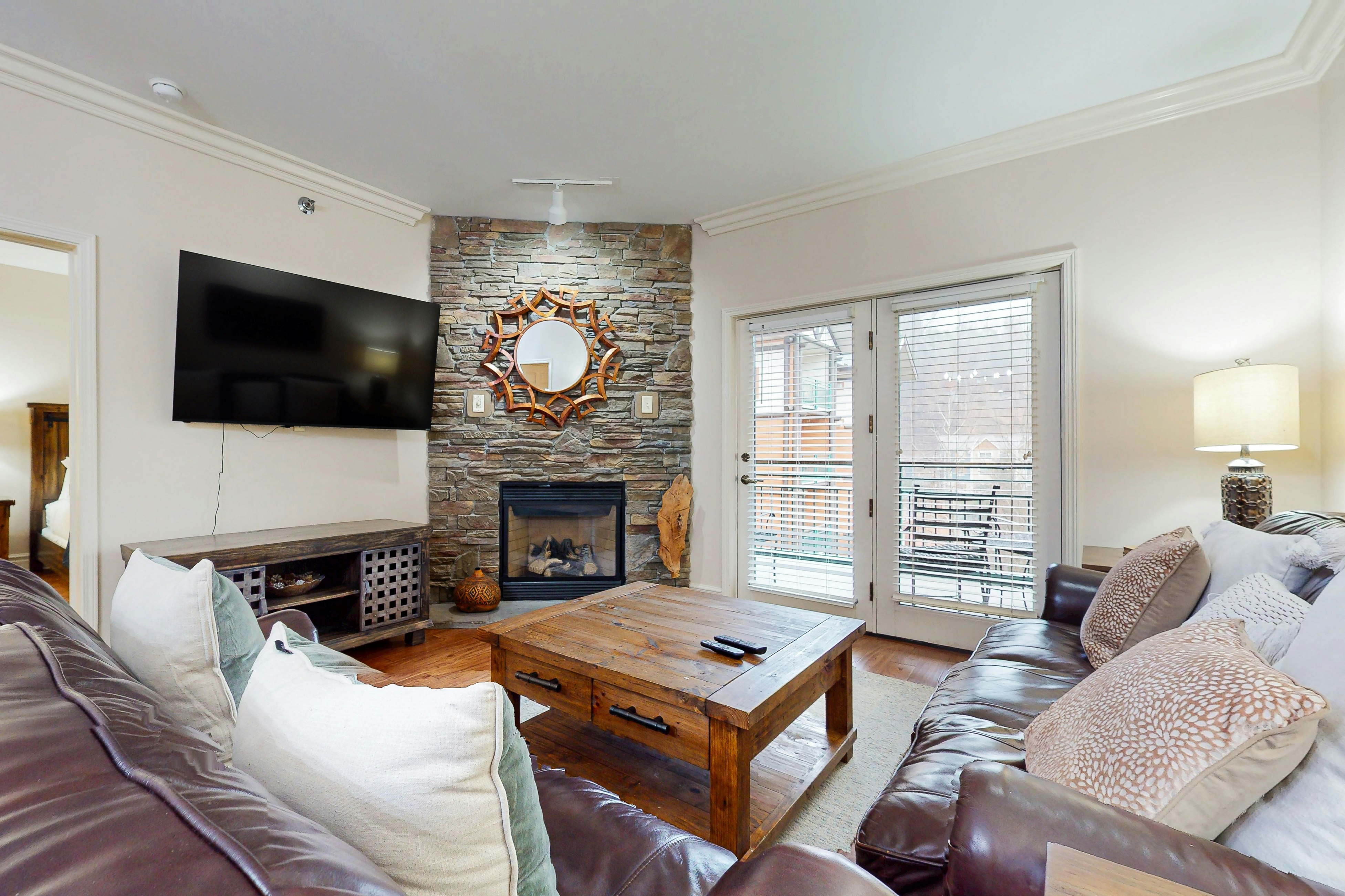 Walkable Luxury Condo, Sleeps 6・Balcony・Jetted tub