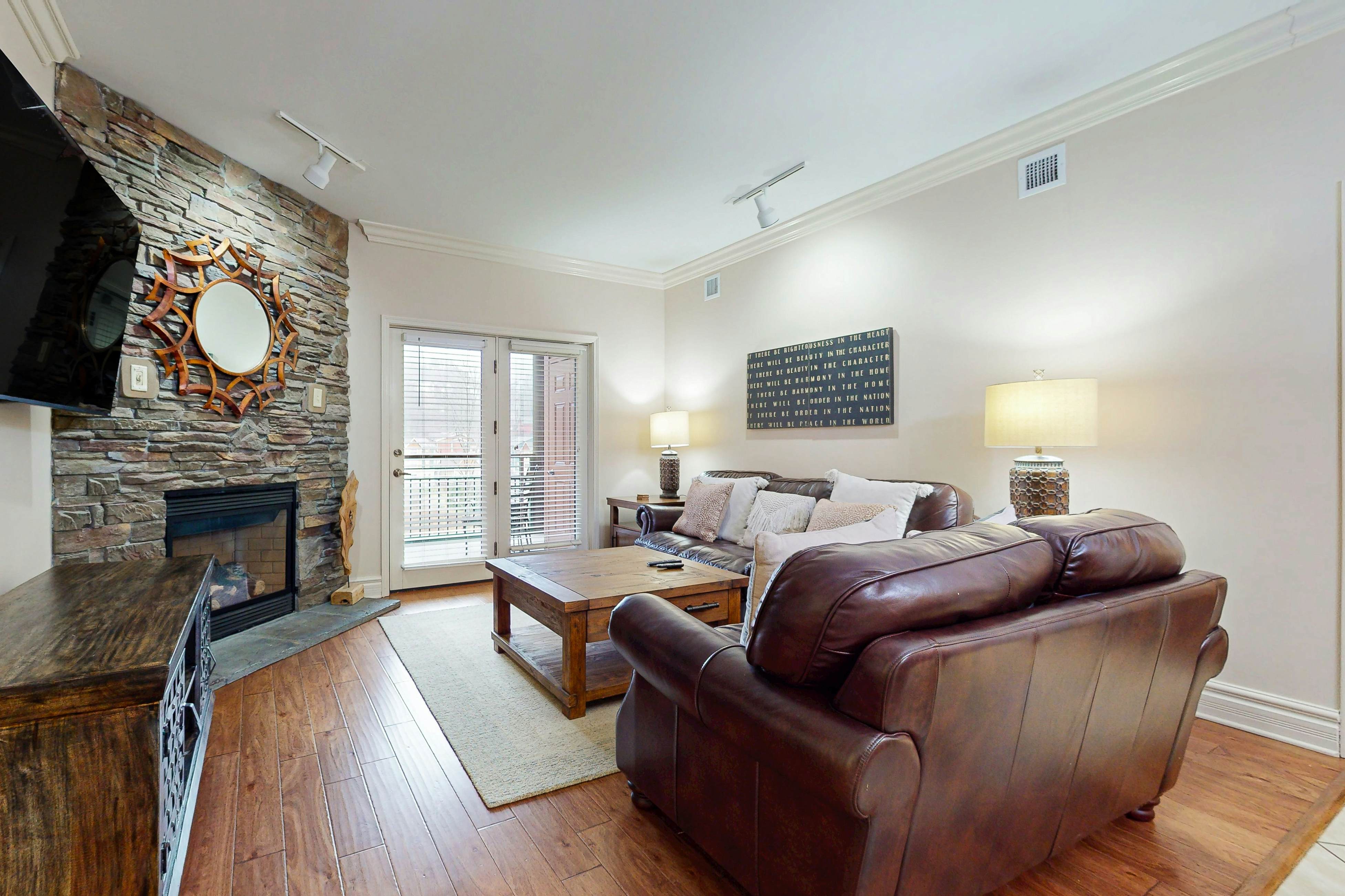 Walkable Luxury Condo, Sleeps 6・Balcony・Jetted tub