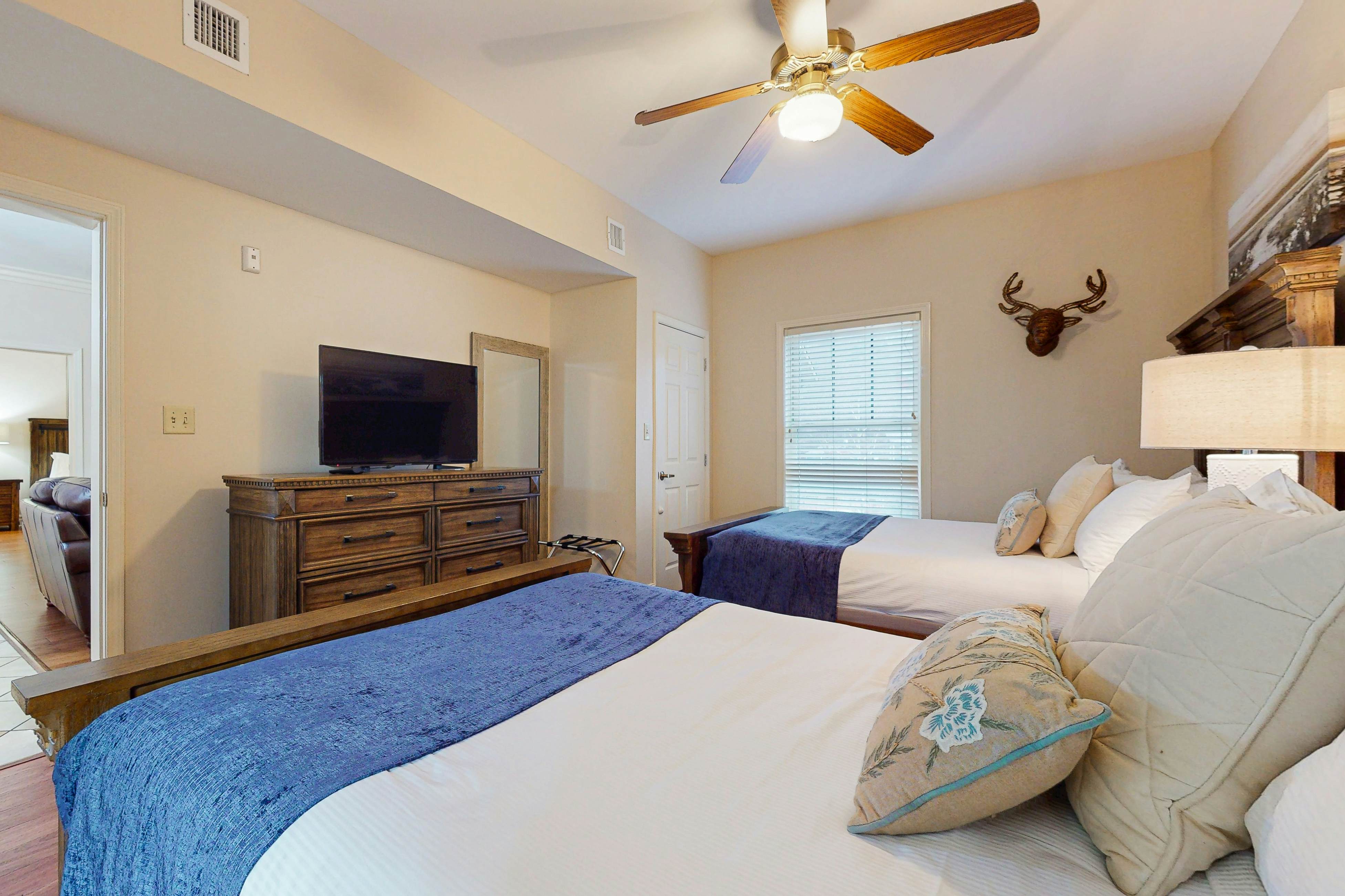 Walkable Luxury Condo, Sleeps 6・Balcony・Jetted tub