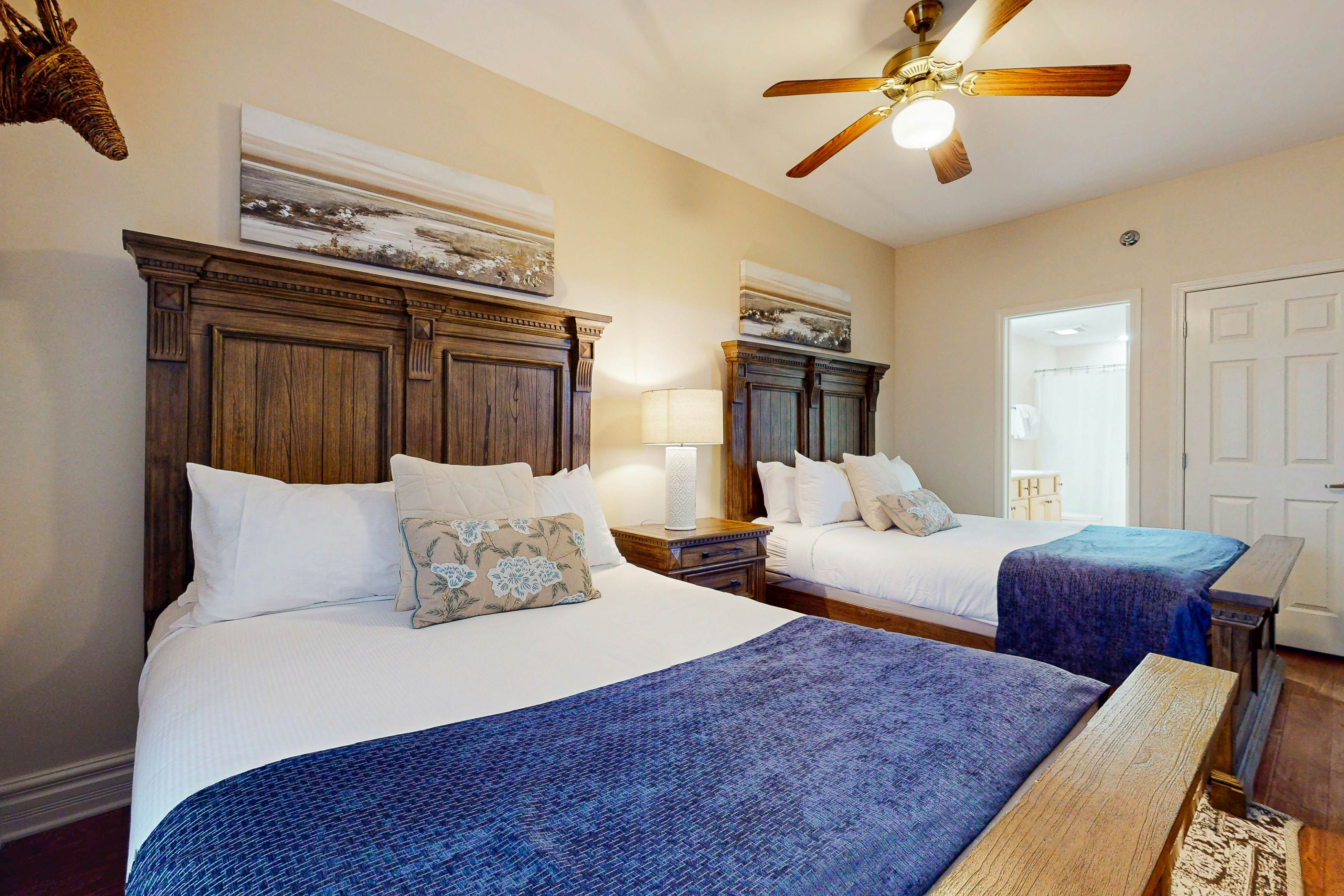 Walkable Luxury Condo, Sleeps 6・Balcony・Jetted tub