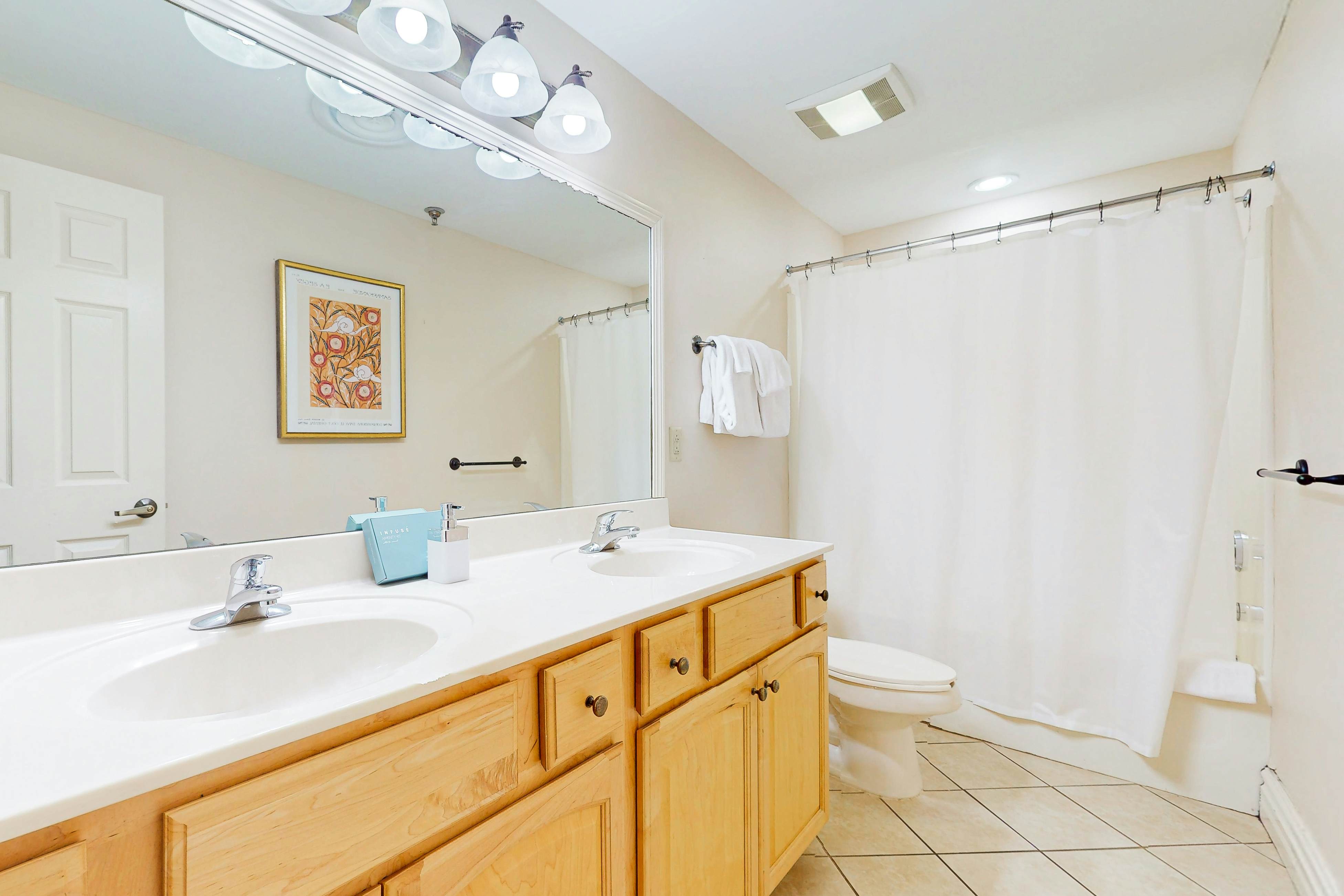 Walkable Luxury Condo, Sleeps 6・Balcony・Jetted tub