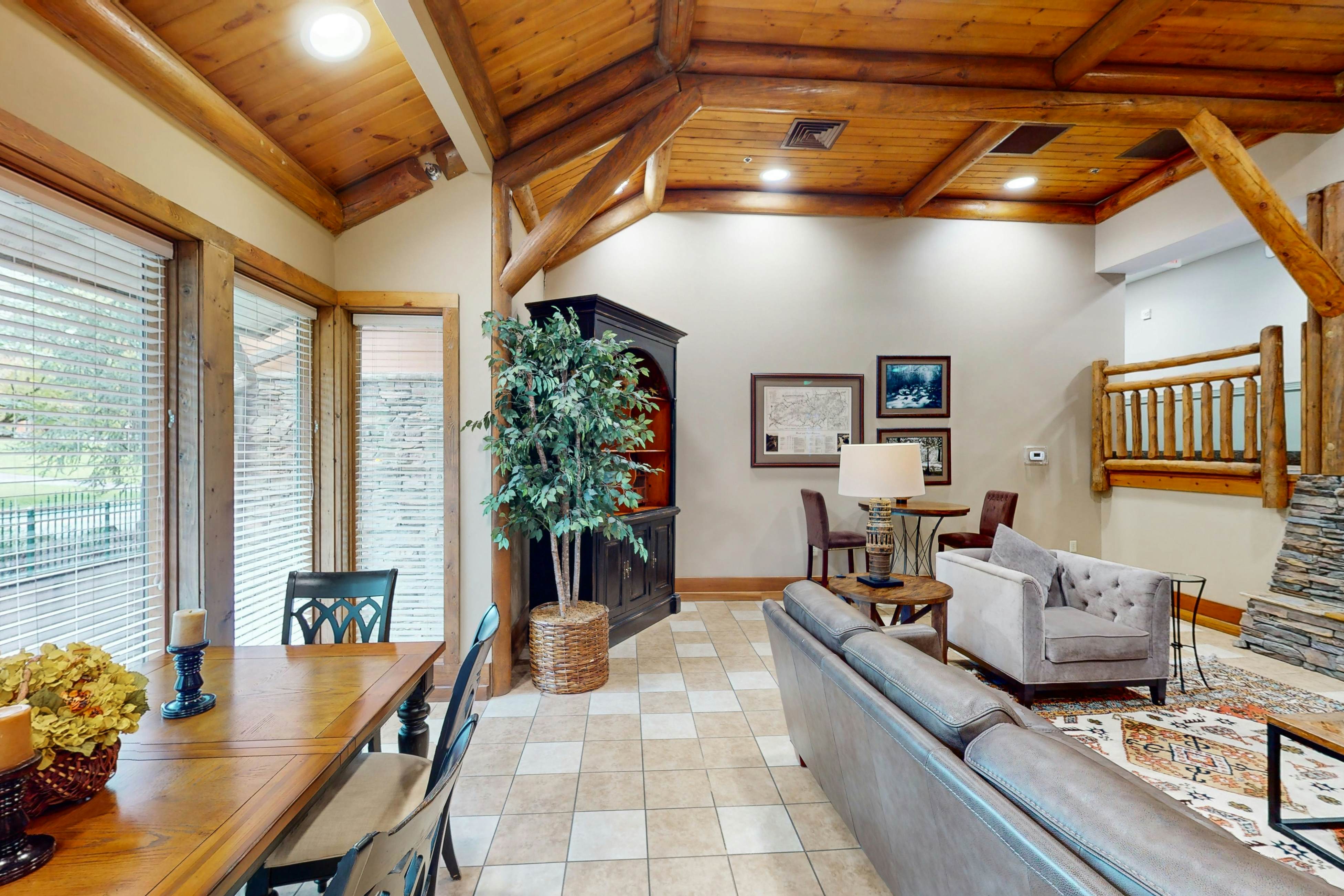 Walkable Luxury Condo, Sleeps 6・Balcony・Jetted tub