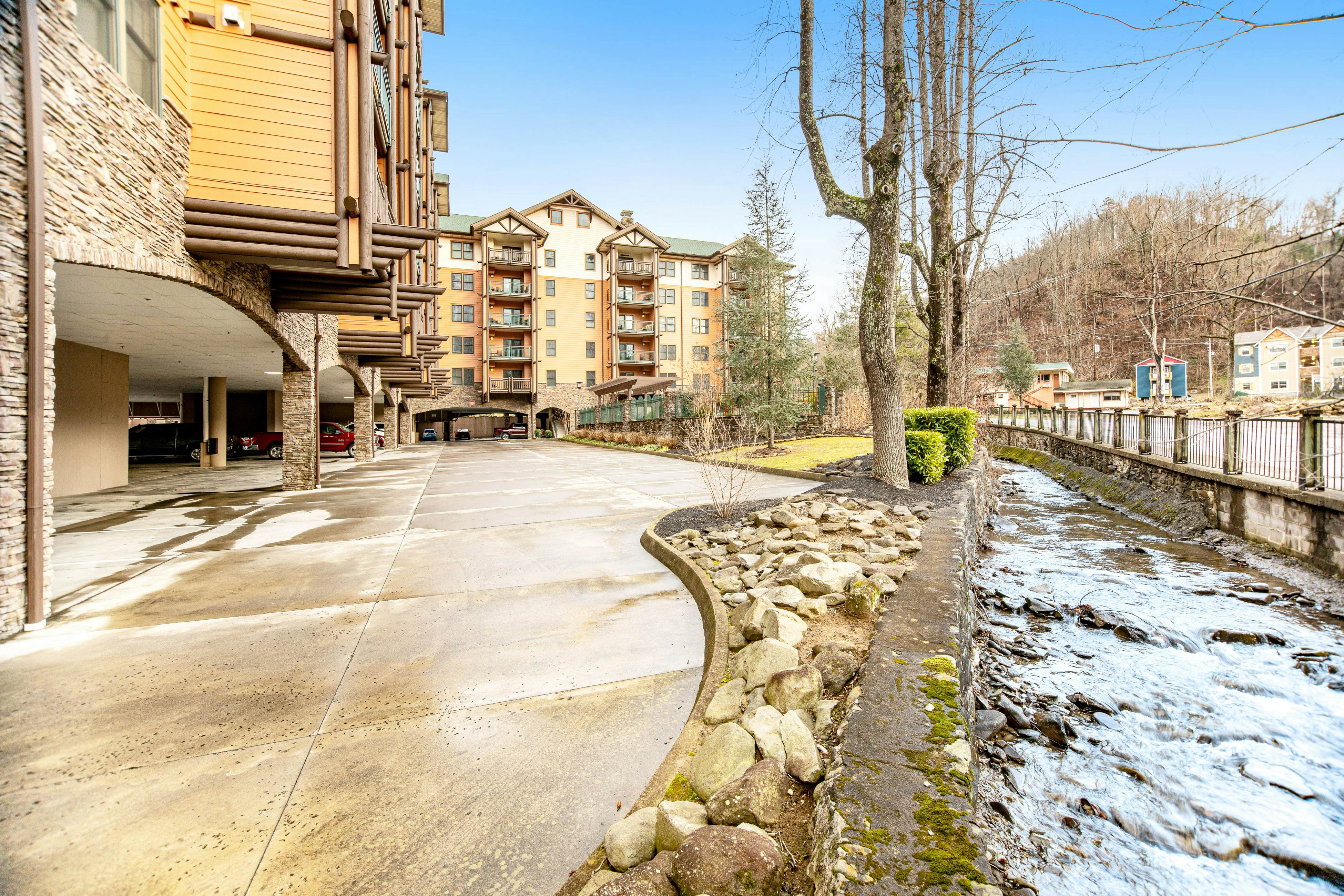 Walkable Luxury Condo, Sleeps 6・Balcony・Jetted tub