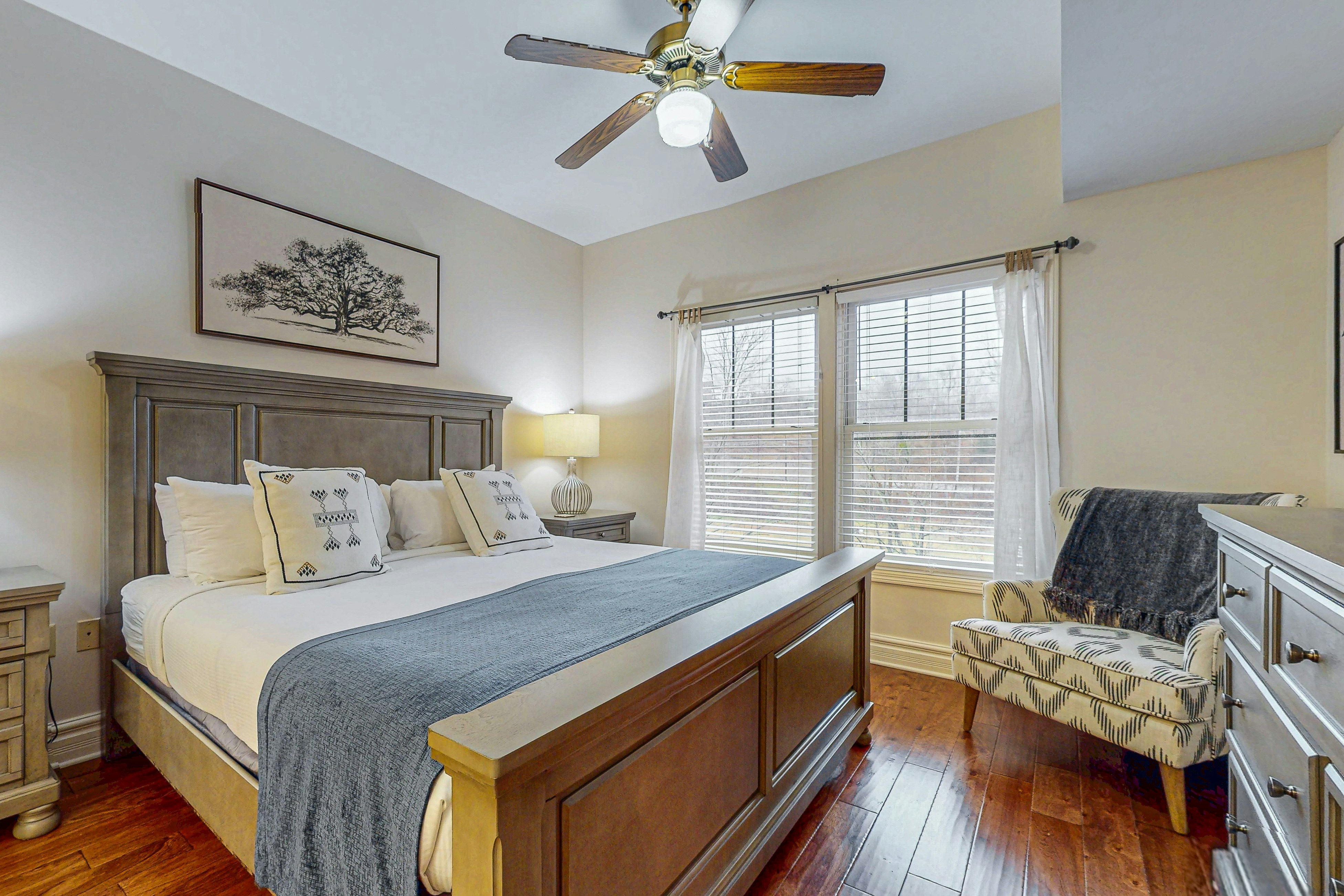 Convenient Luxe Condo, Sleeps 6・Jetted Tub・Fireplace