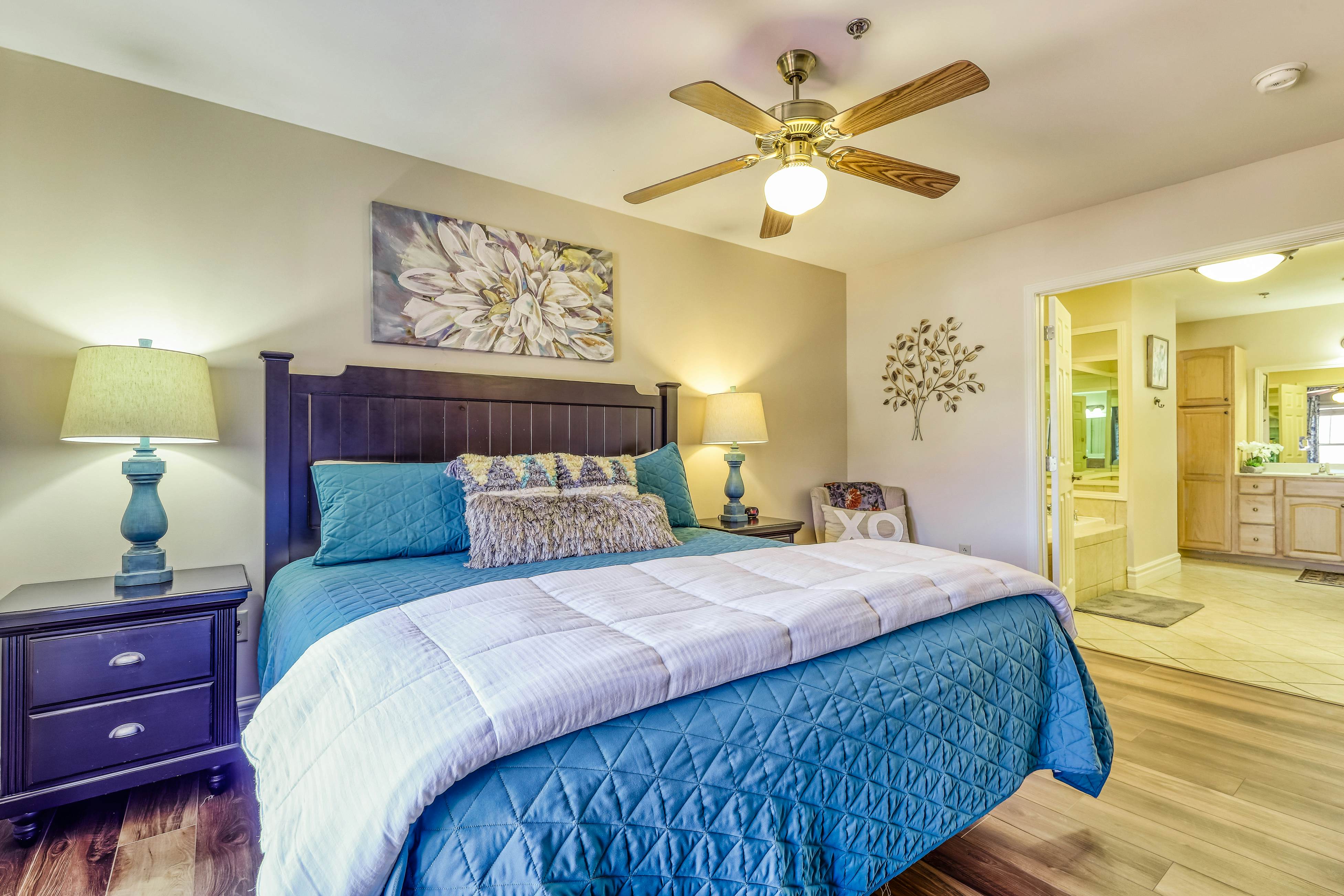 Cozy Creekside Condo, Sleeps 8・Jetted Tub・Gym