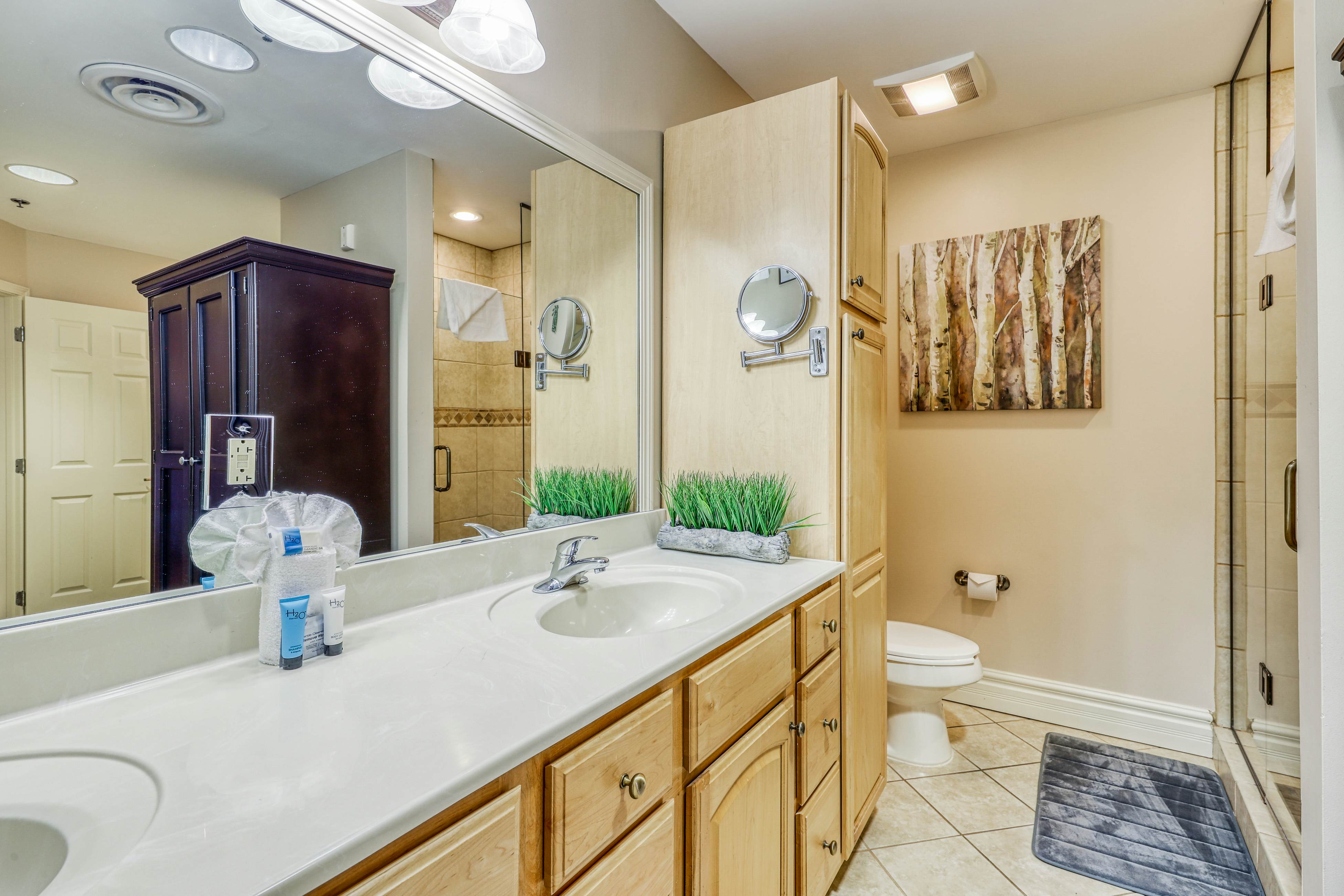 Cozy Creekside Condo, Sleeps 8・Jetted Tub・Gym