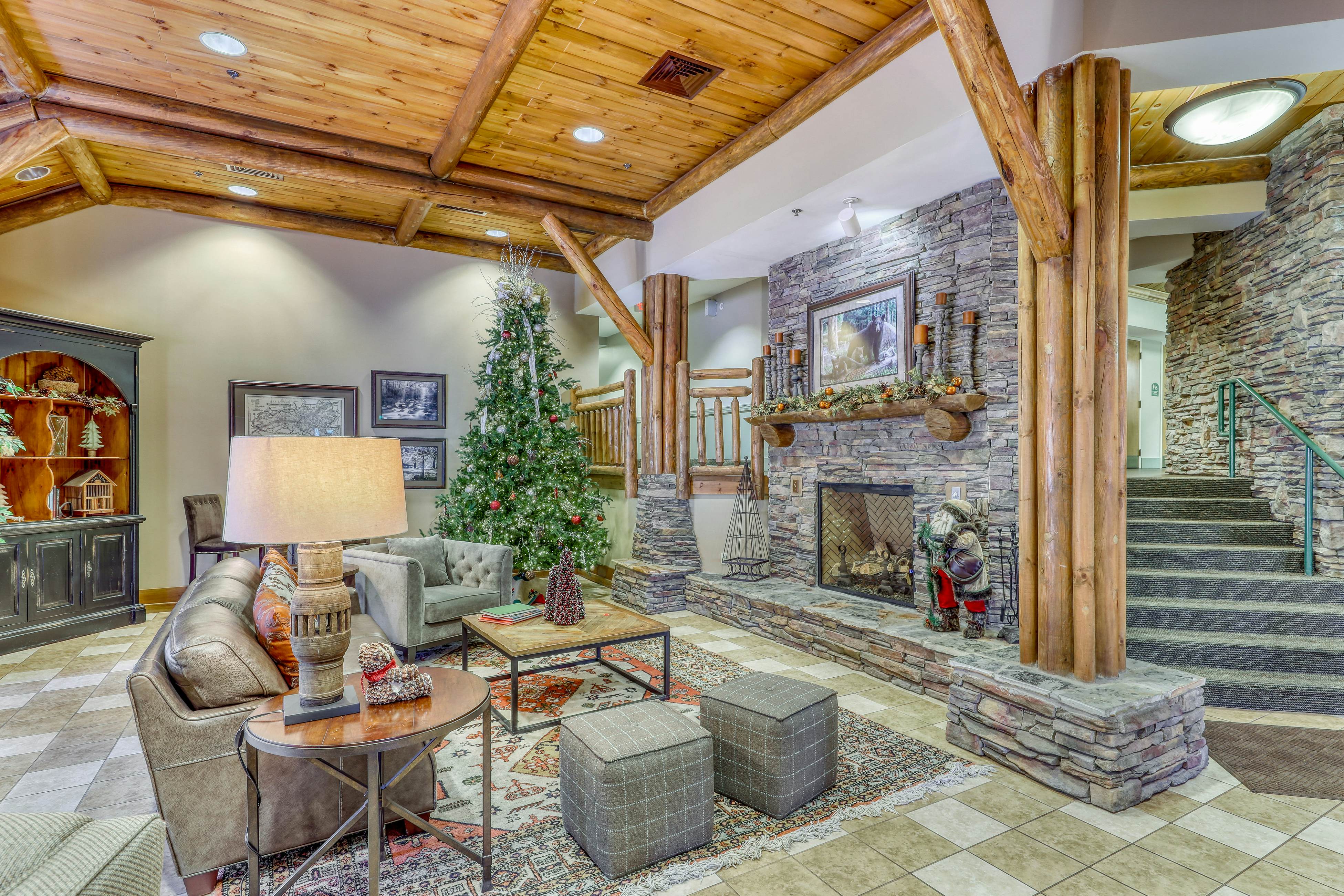 Cozy Creekside Condo, Sleeps 8・Jetted Tub・Gym