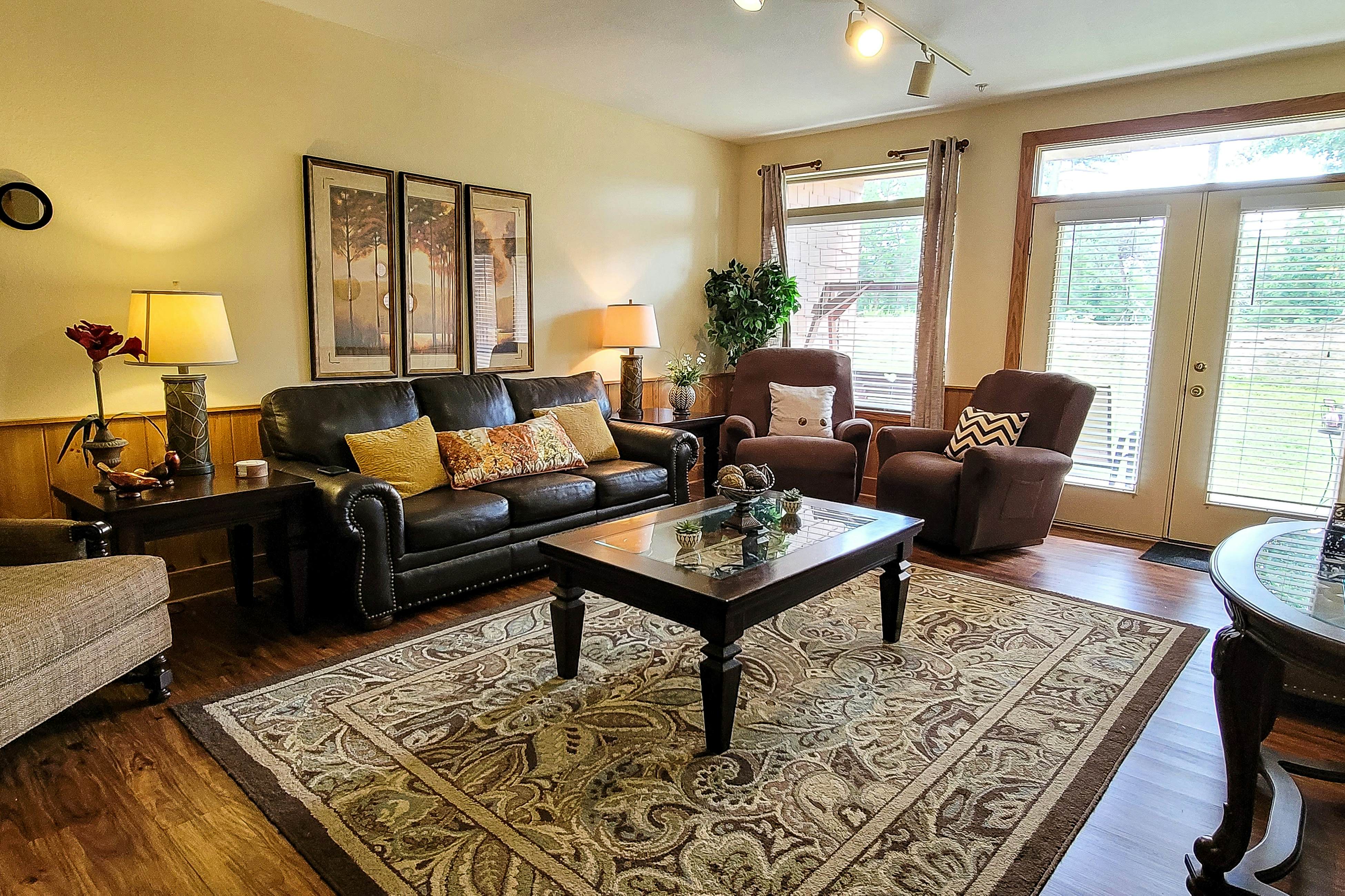 Delightful & Cozy 2nd Floor Resort Condo, Sleeps 4