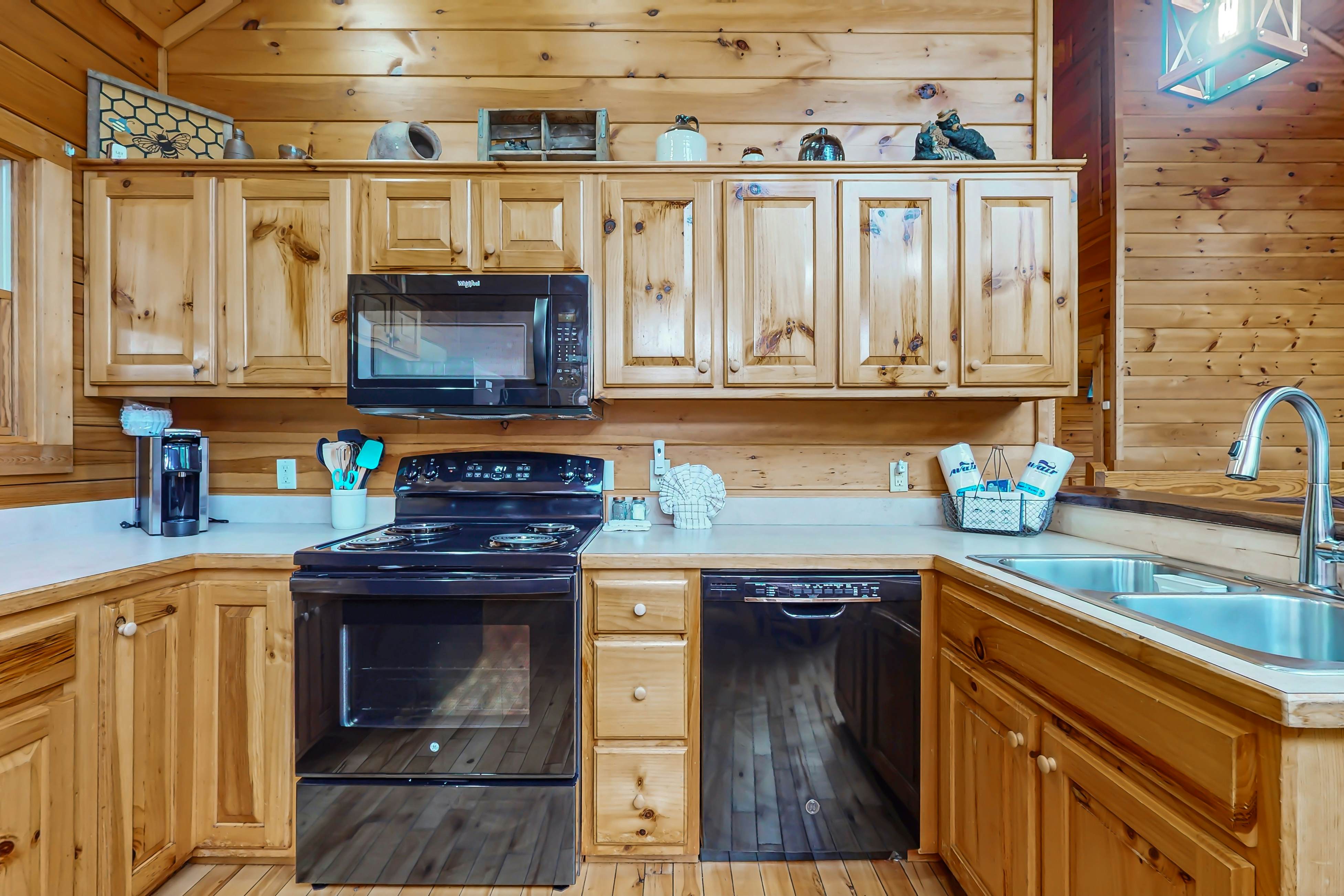 Charming Smokies Cabin, Sleeps 12・Hot Tu・Rec Room