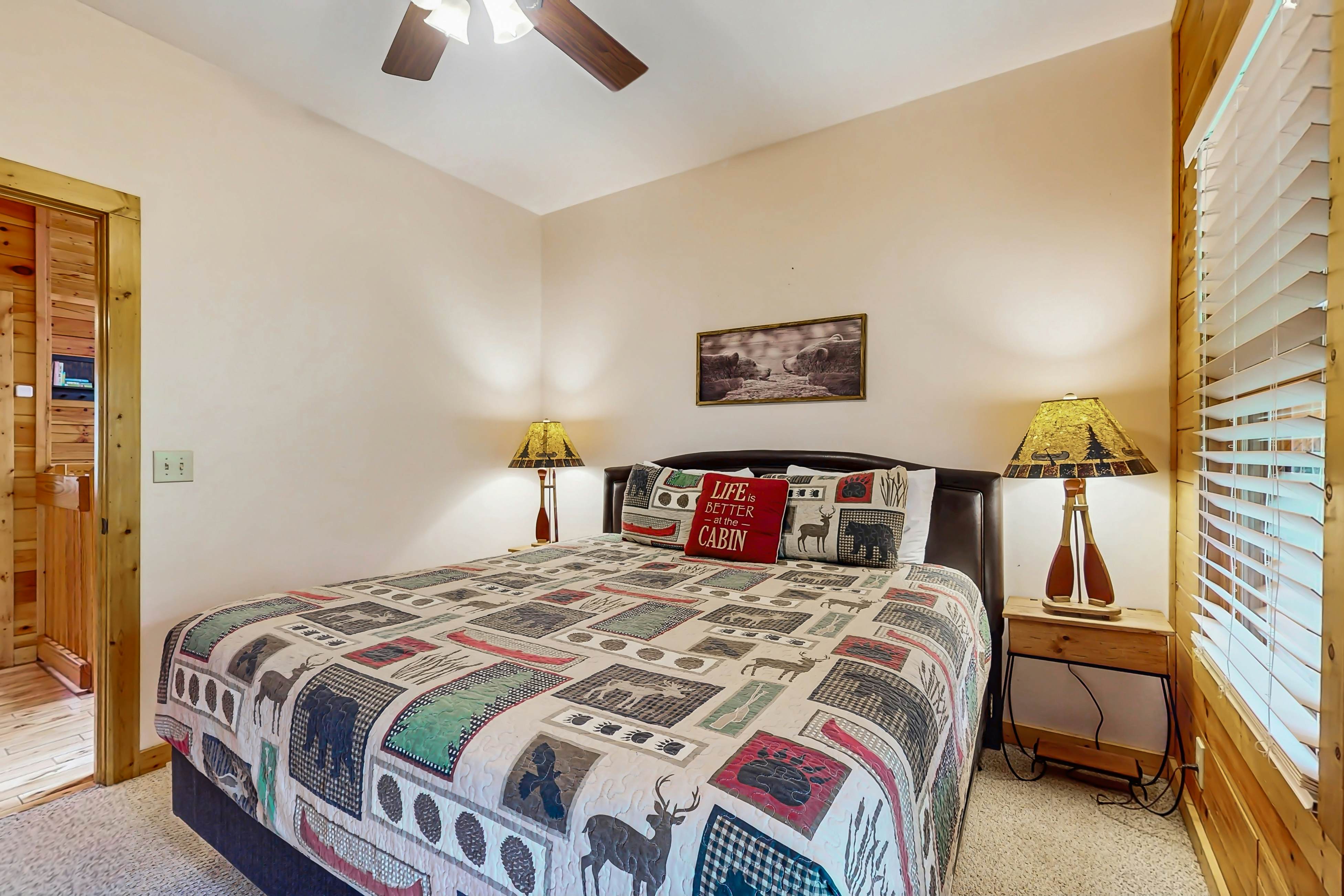 Charming Smokies Cabin, Sleeps 12・Hot Tu・Rec Room