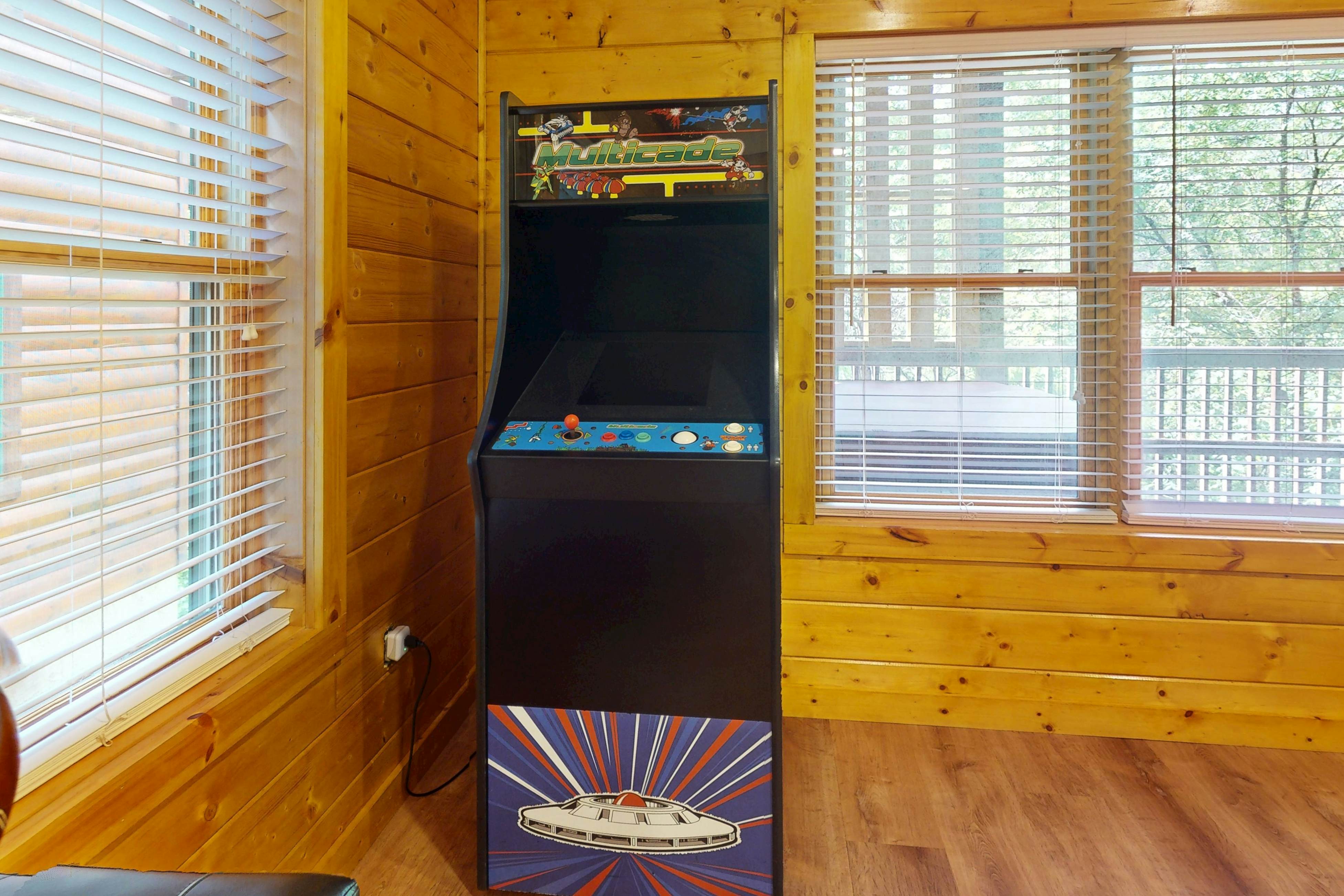 Charming Smokies Cabin, Sleeps 12・Hot Tu・Rec Room