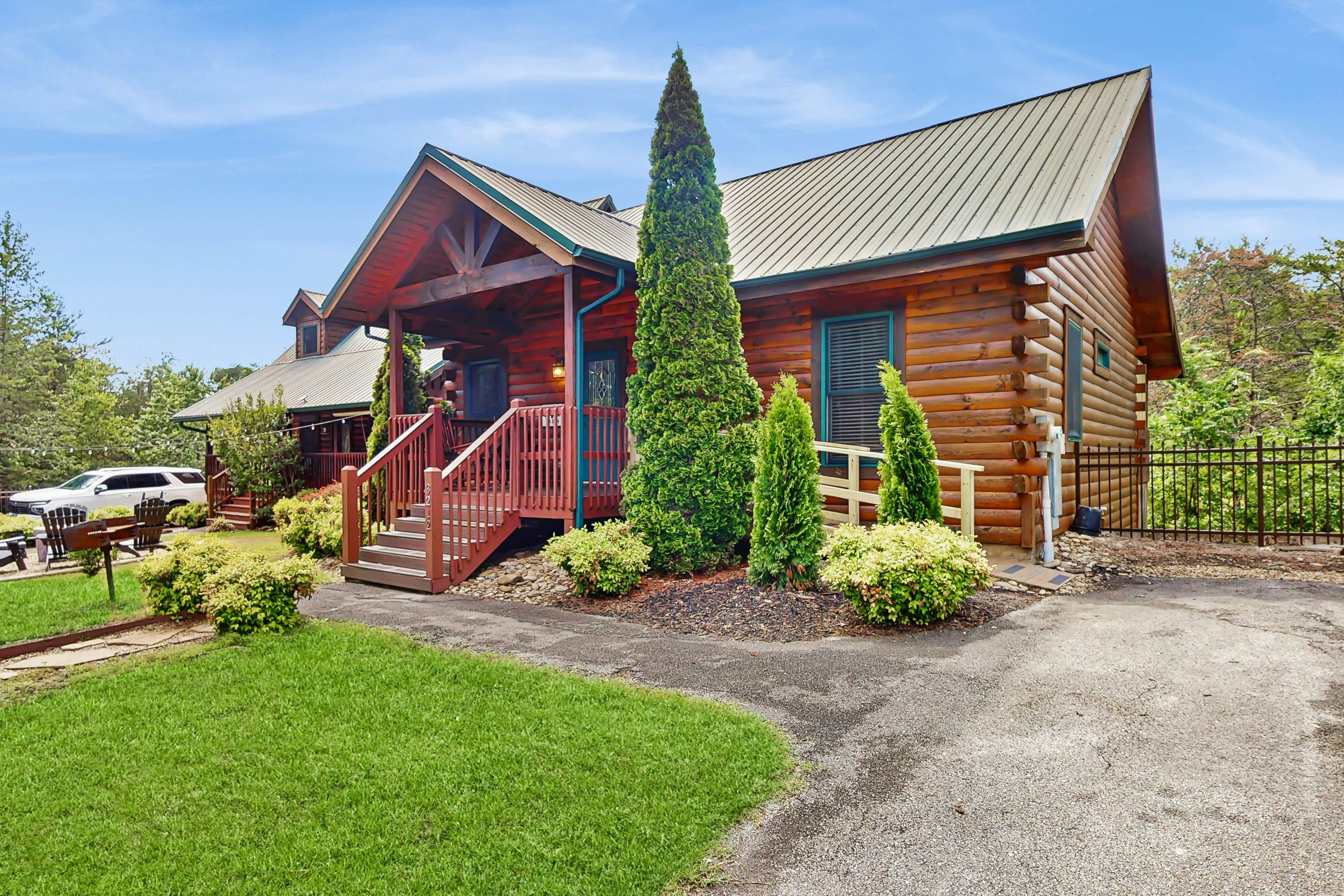 Charming Smokies Cabin, Sleeps 12・Hot Tu・Rec Room