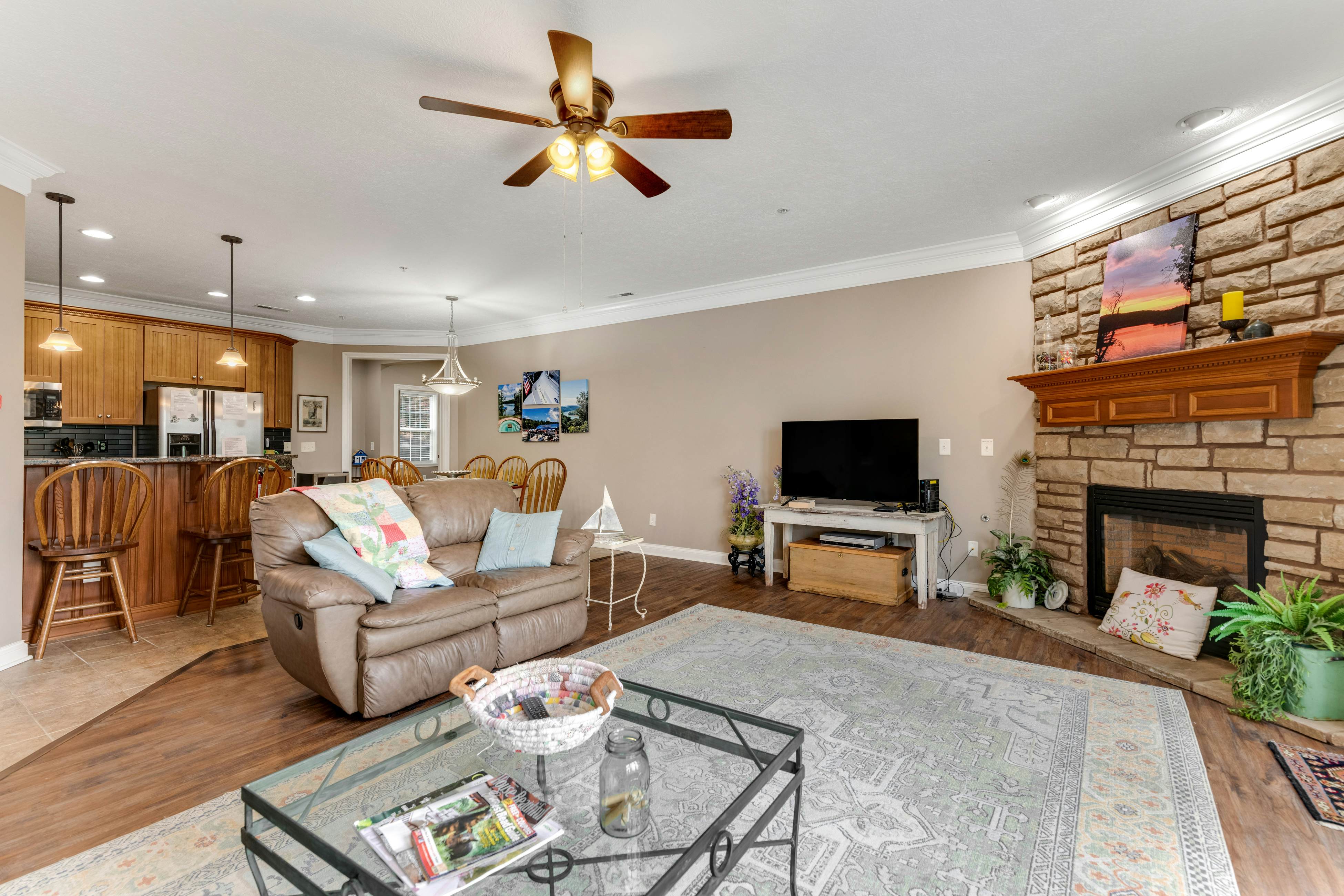 Dog-Friendly Condo w/ Lake Views and Dock Access