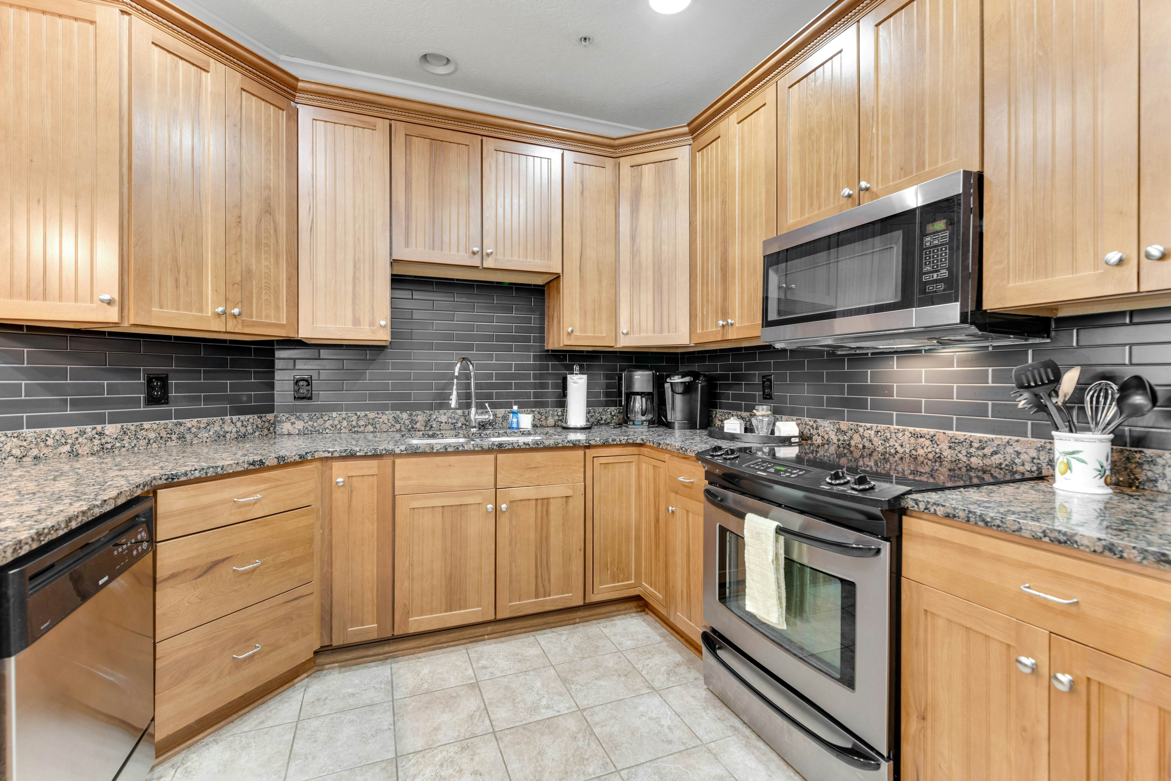 Dog-Friendly Condo w/ Lake Views and Dock Access