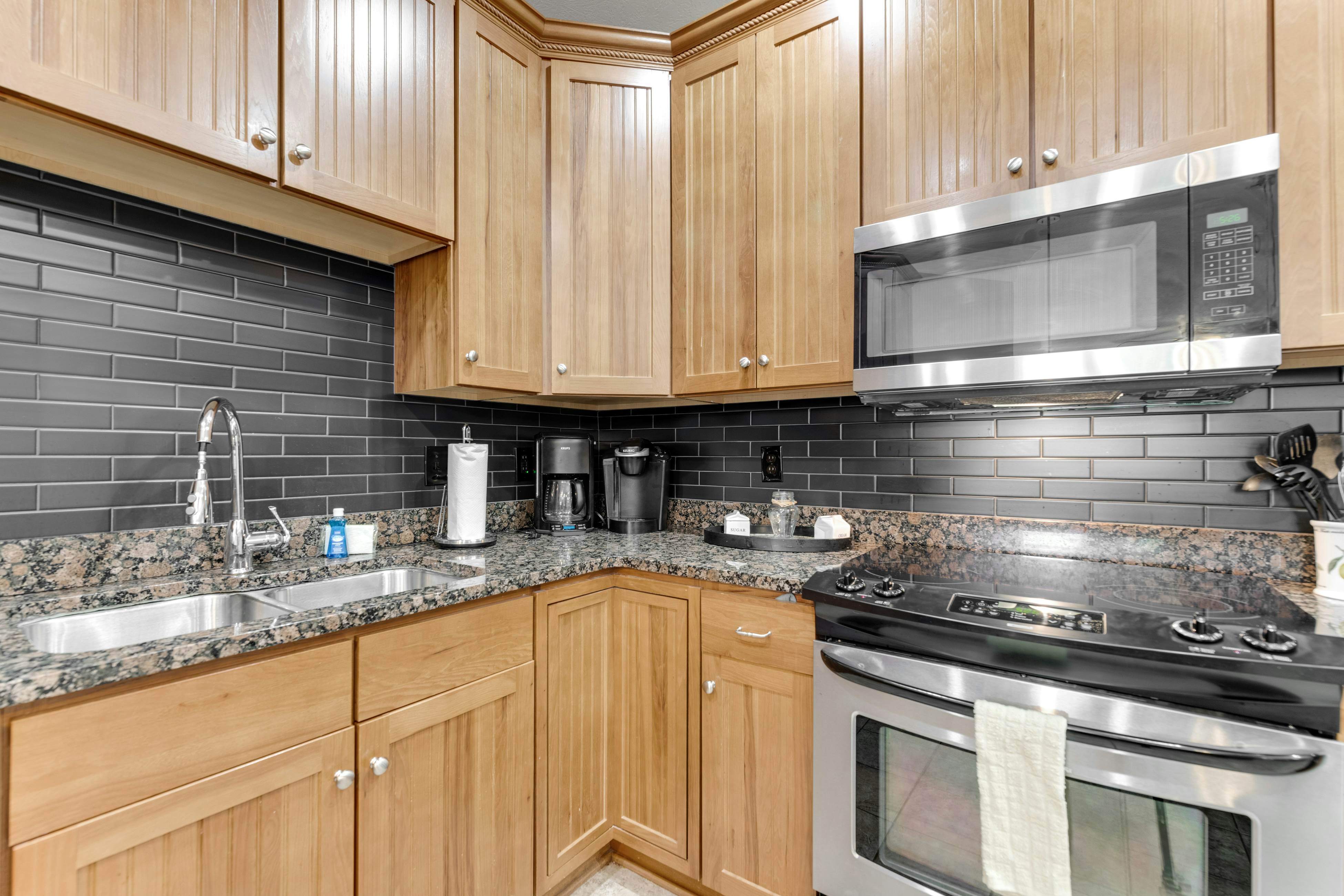 Dog-Friendly Condo w/ Lake Views and Dock Access