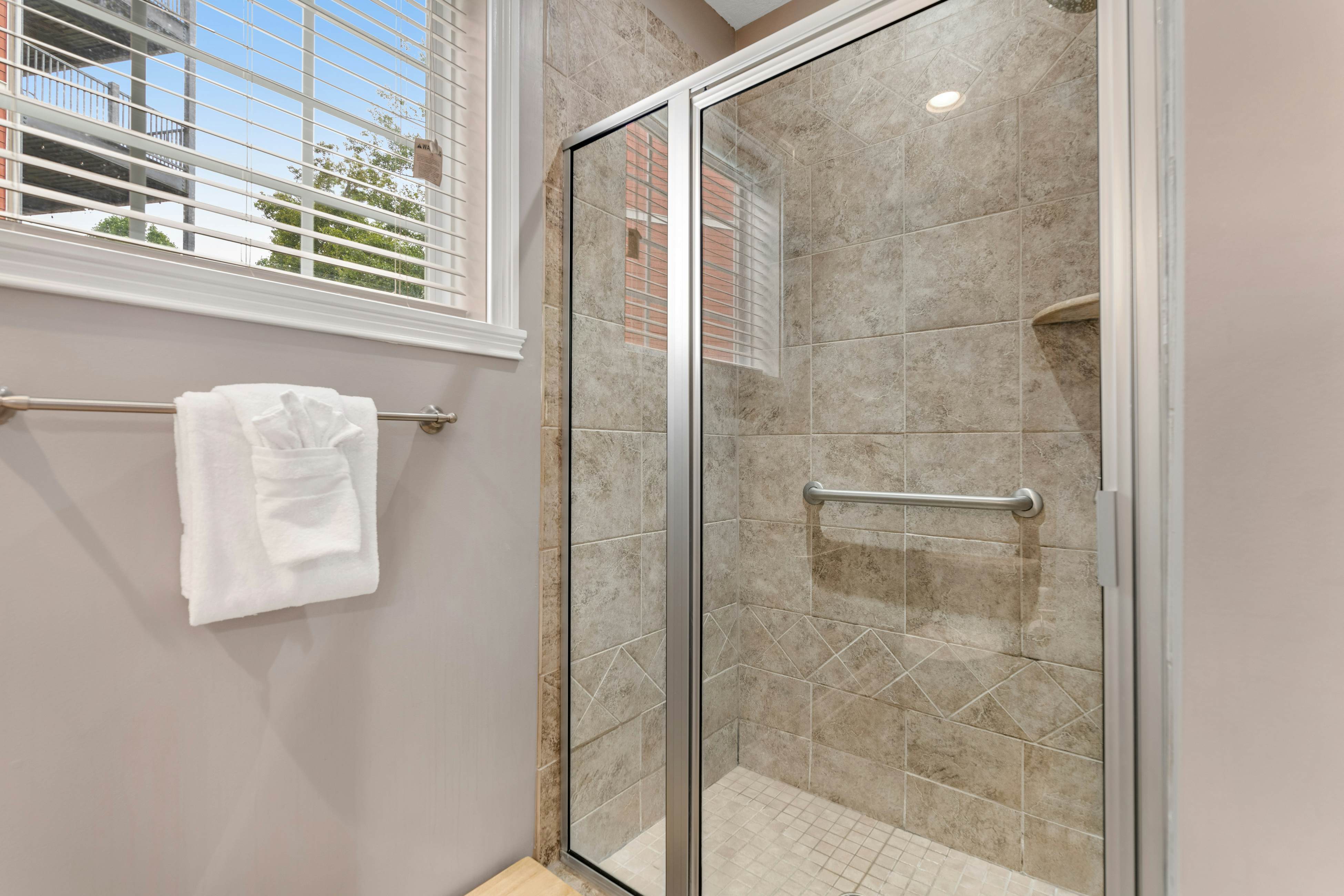 Dog-Friendly Condo w/ Lake Views and Dock Access