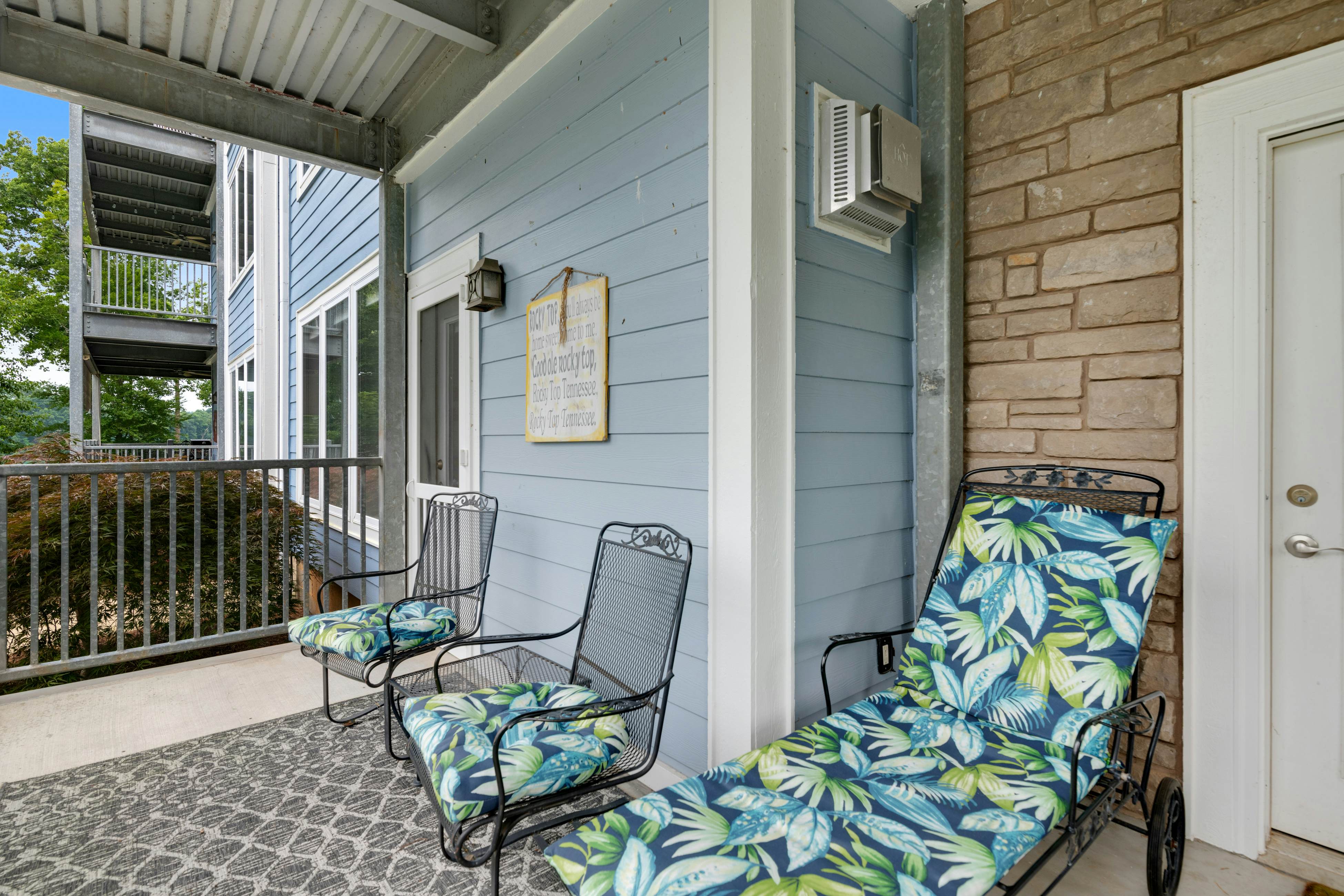 Dog-Friendly Condo w/ Lake Views and Dock Access